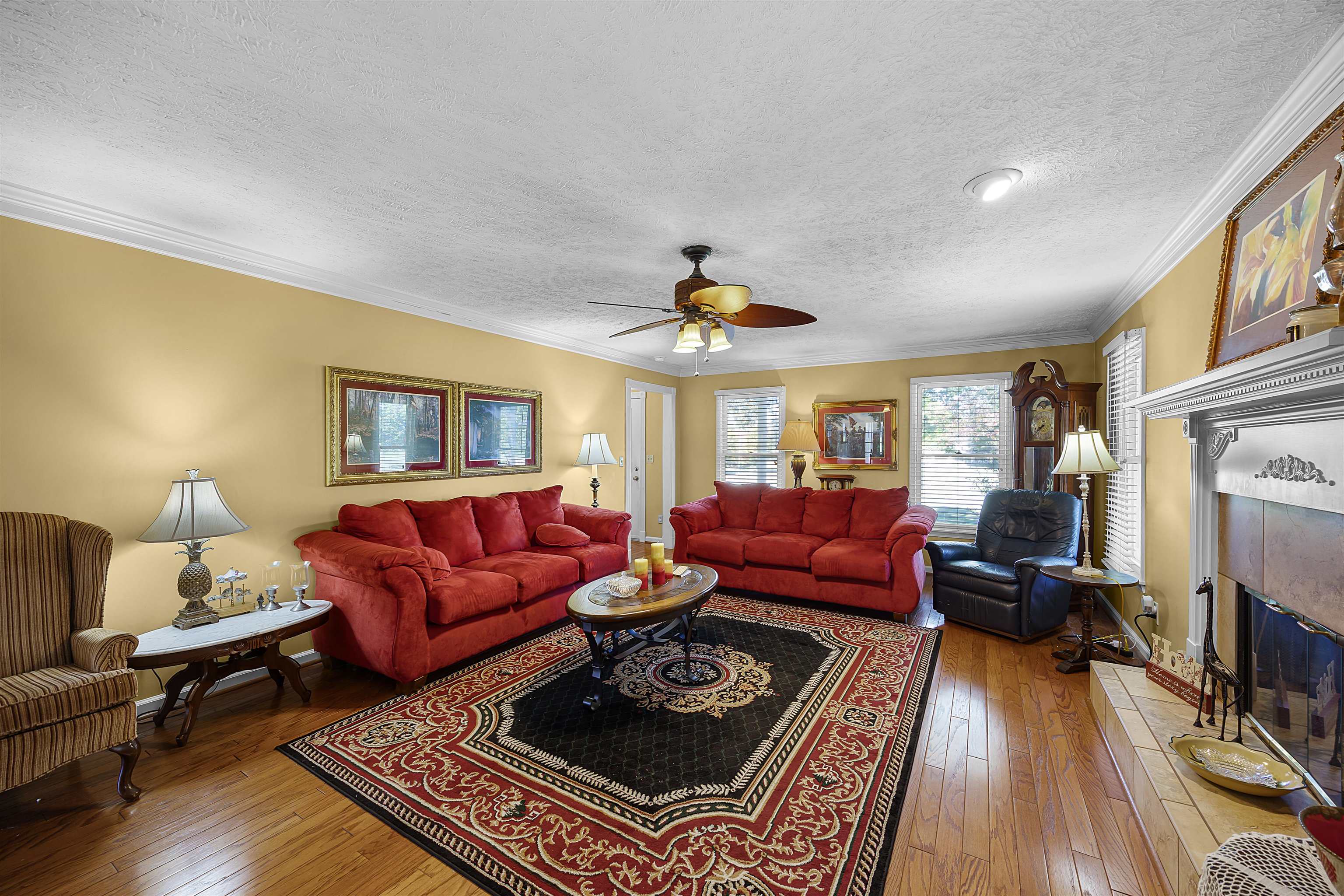120 NELLIE LN