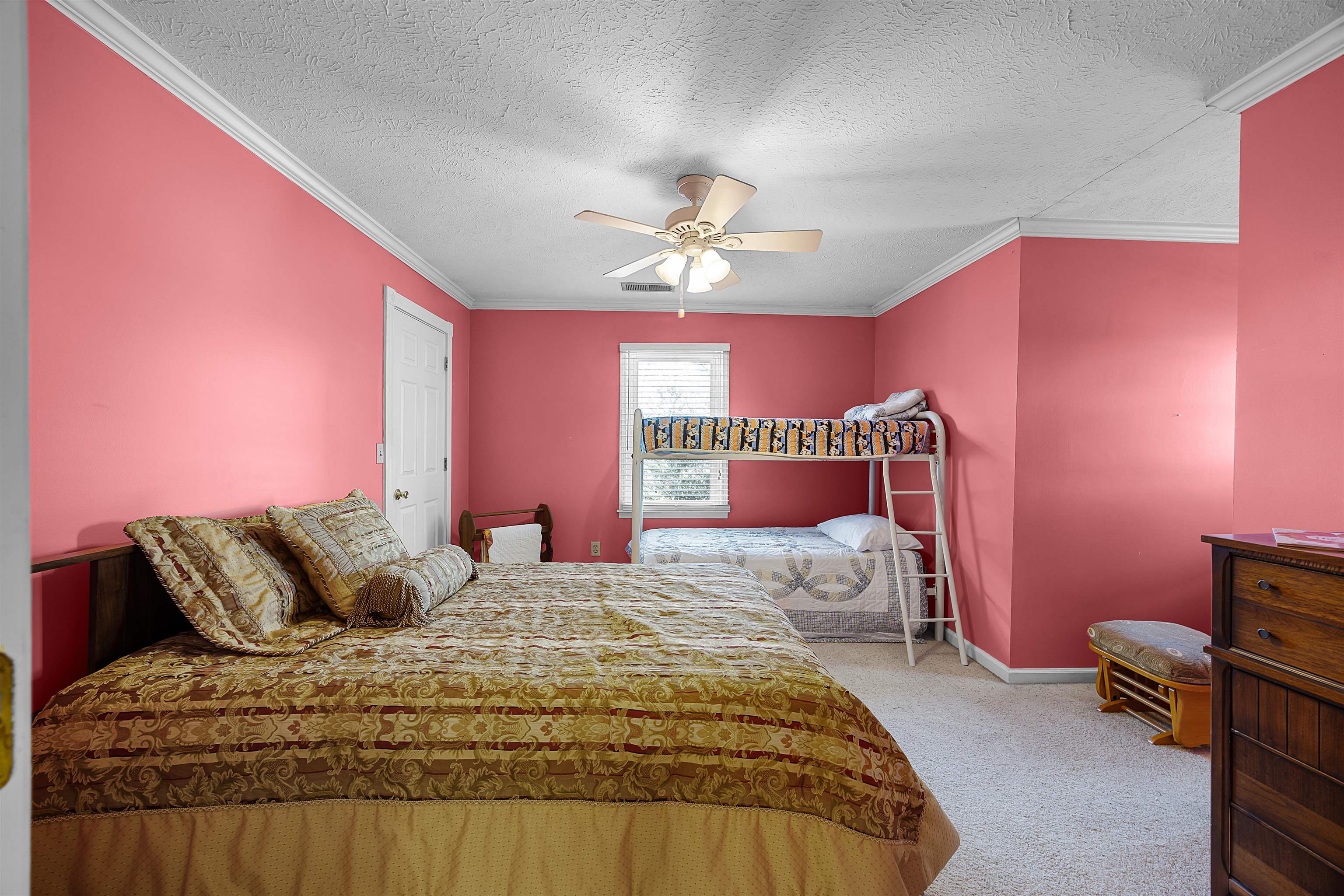 120 NELLIE LN