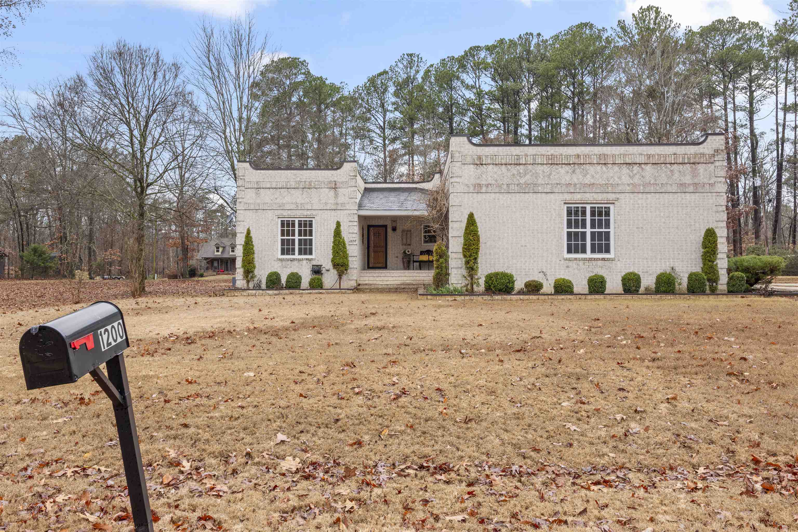 1200 HOLIDAY HILLS RD