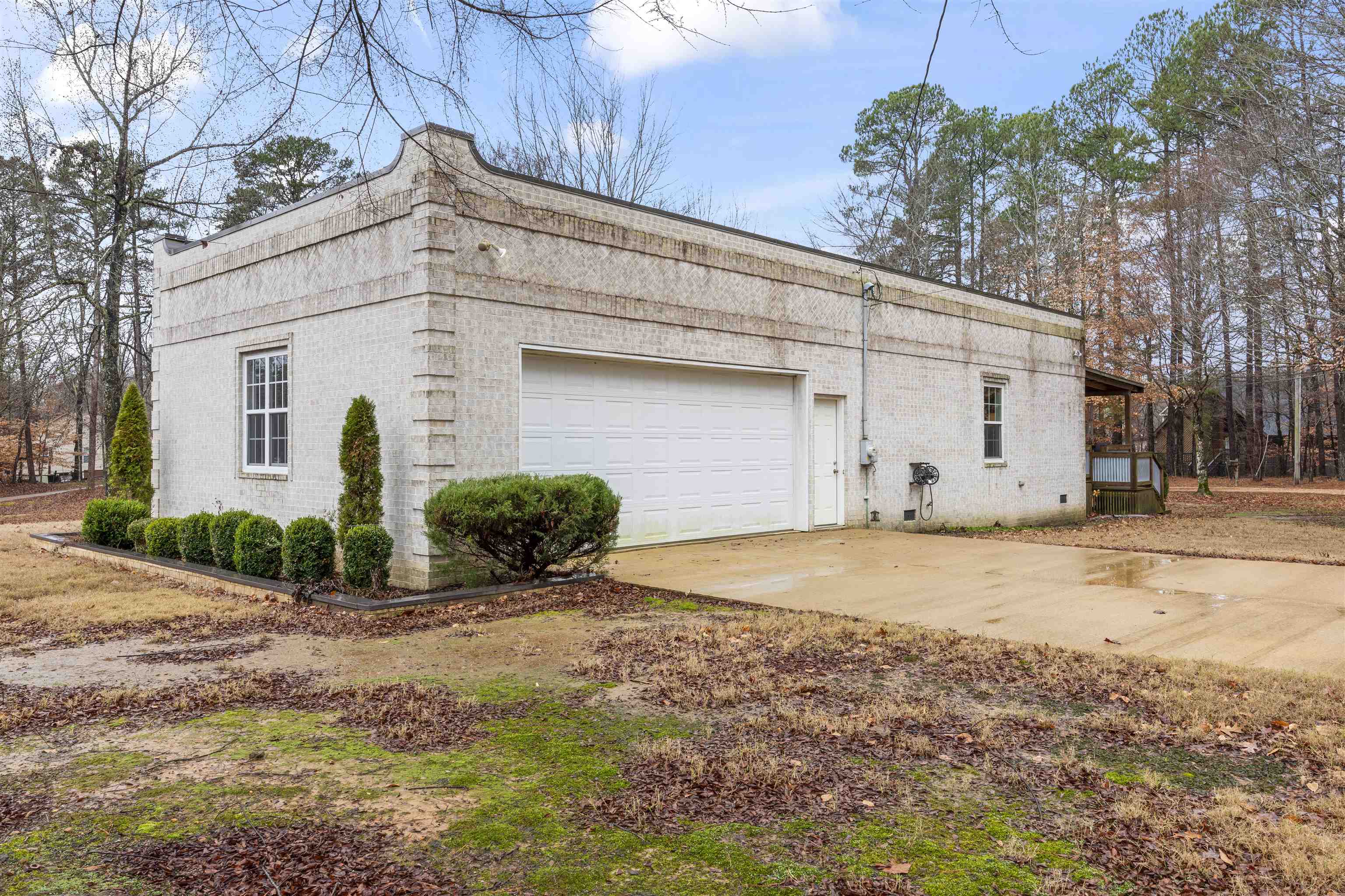 1200 HOLIDAY HILLS RD