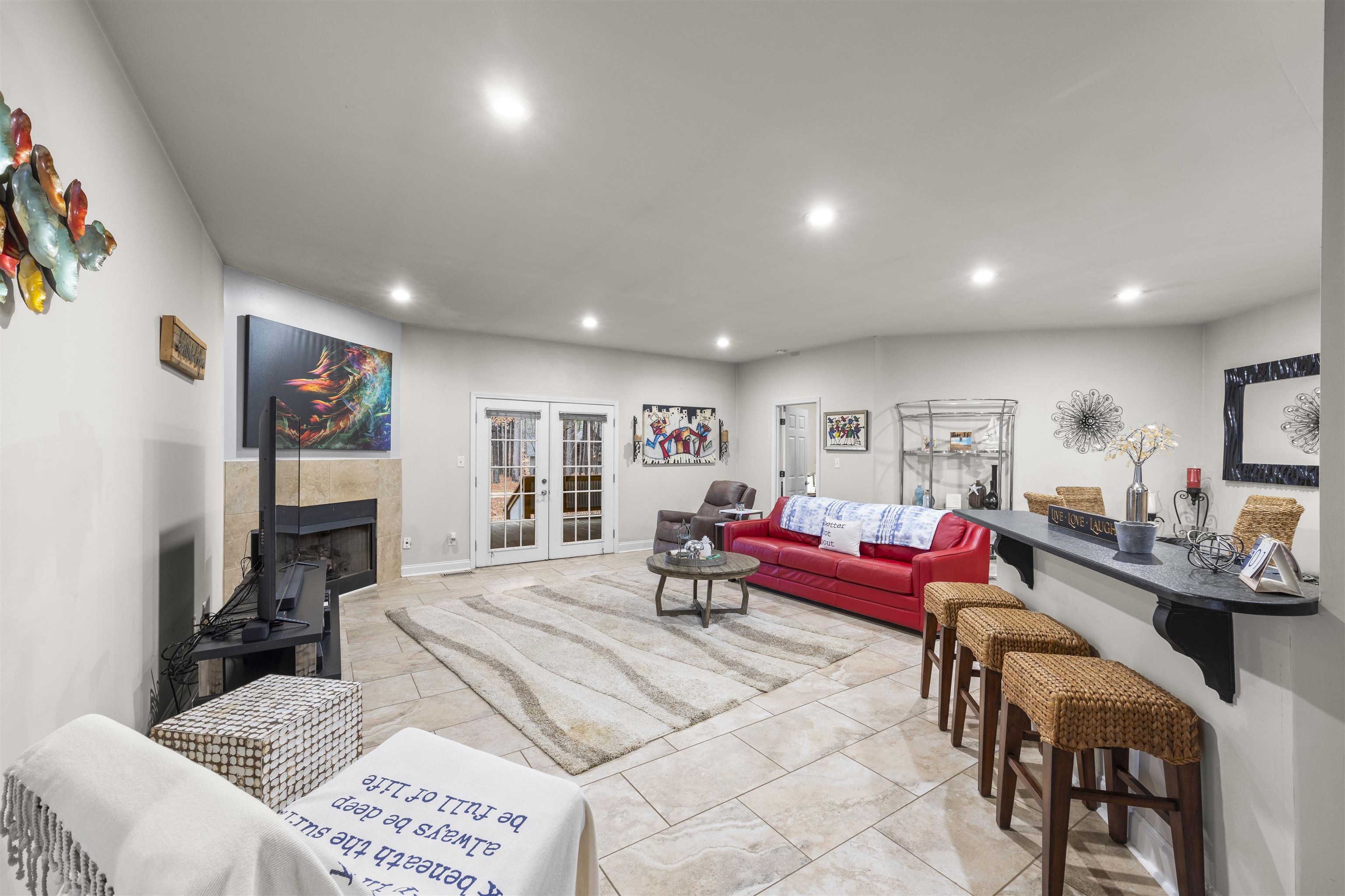 1200 HOLIDAY HILLS RD