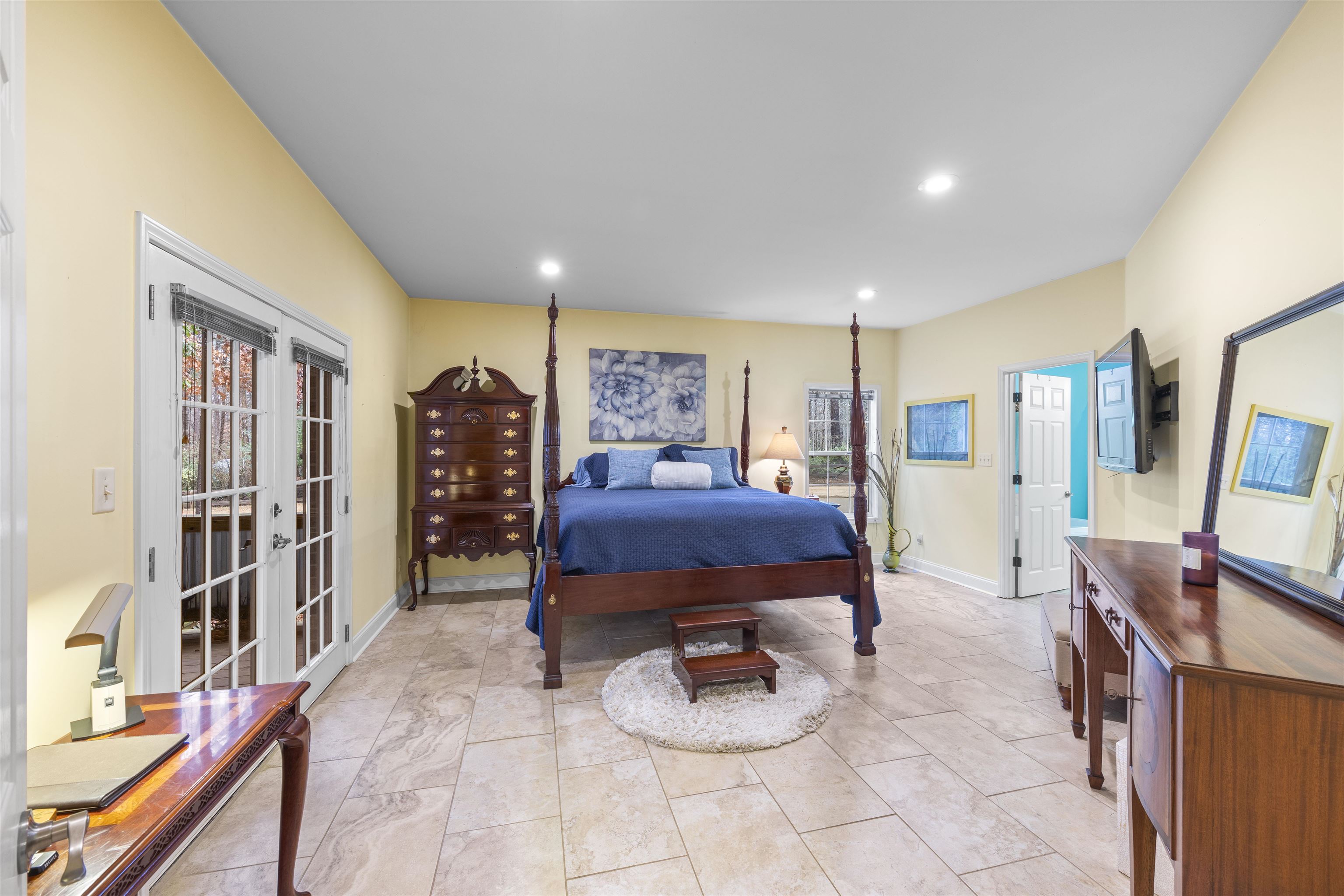 1200 HOLIDAY HILLS RD