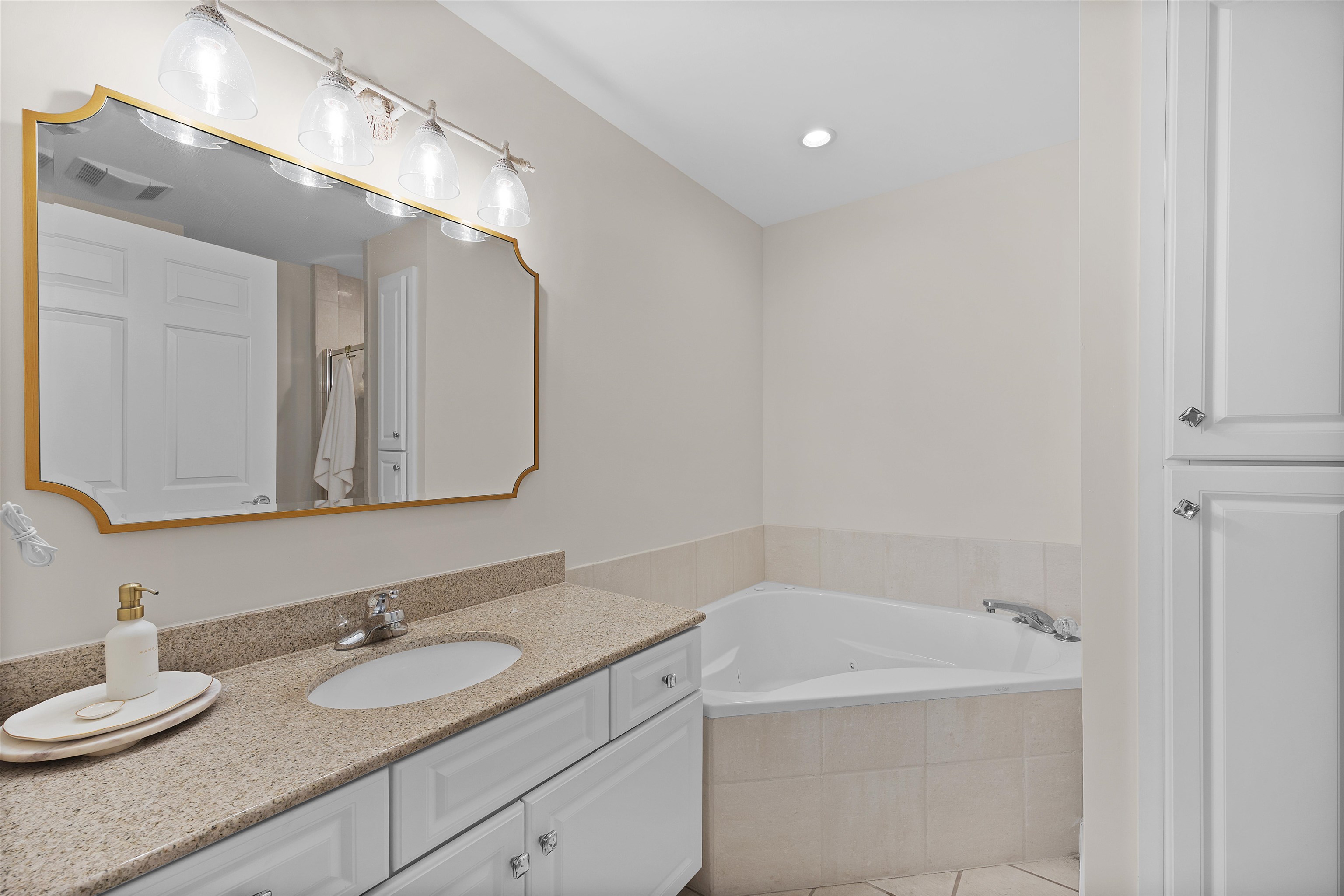 323 CR 380 RD Unit: P 605