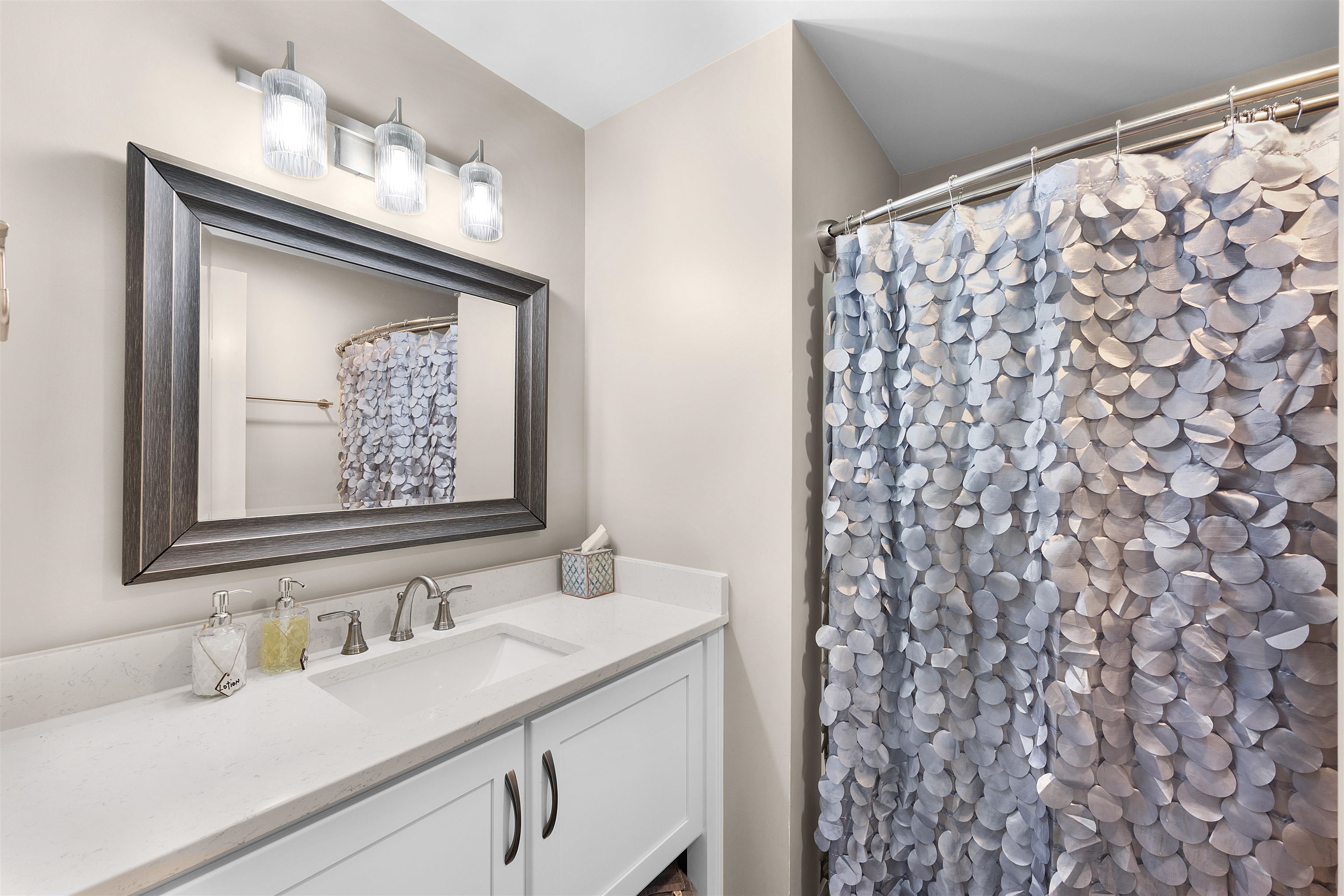 323 CR 380 RD Unit: P 506