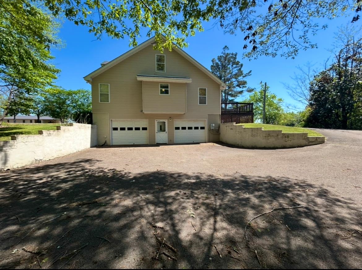 720 RIVERSIDE LN