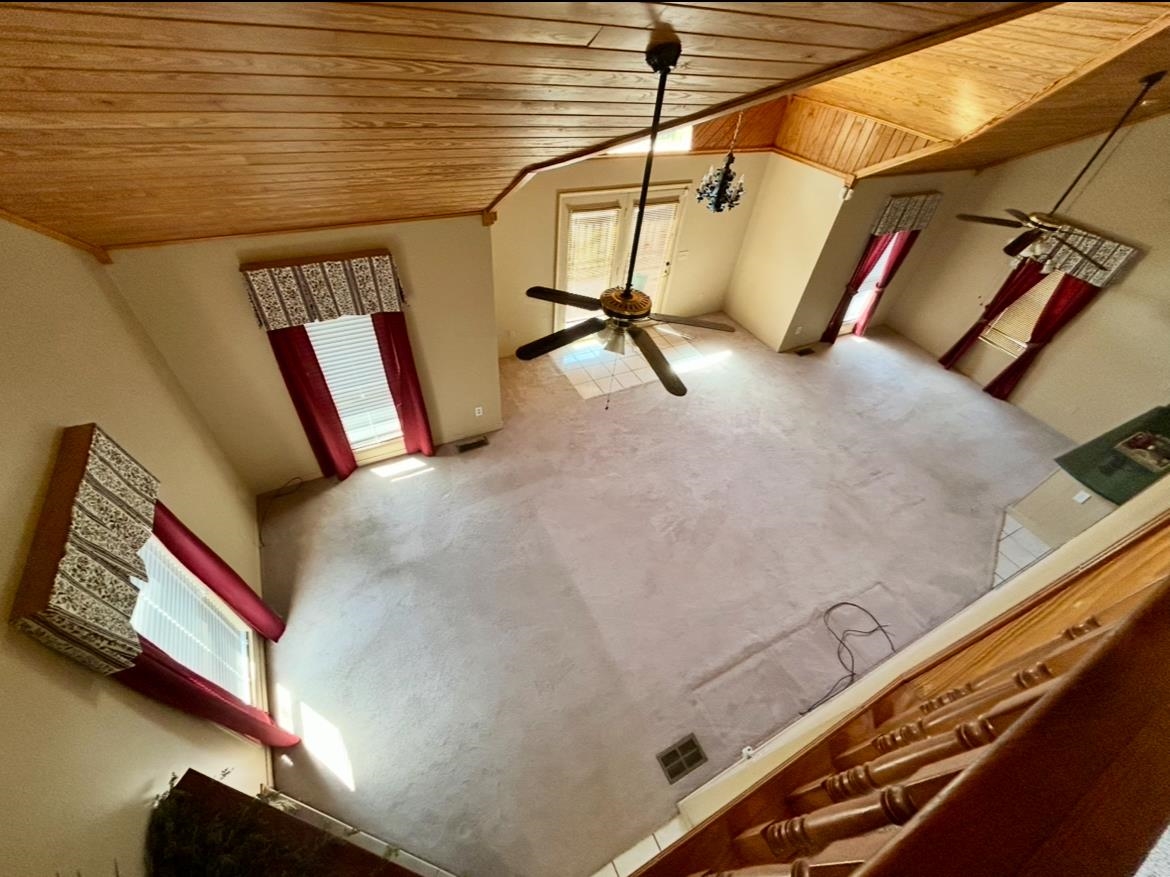 720 RIVERSIDE LN