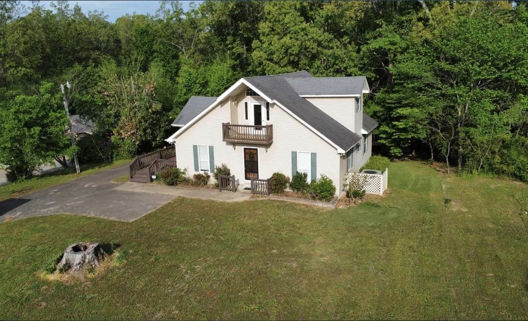 720 RIVERSIDE LN