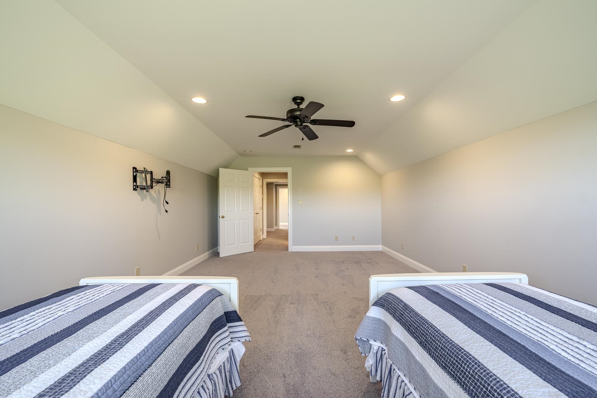 9 MOUNTAIN VIEW DR