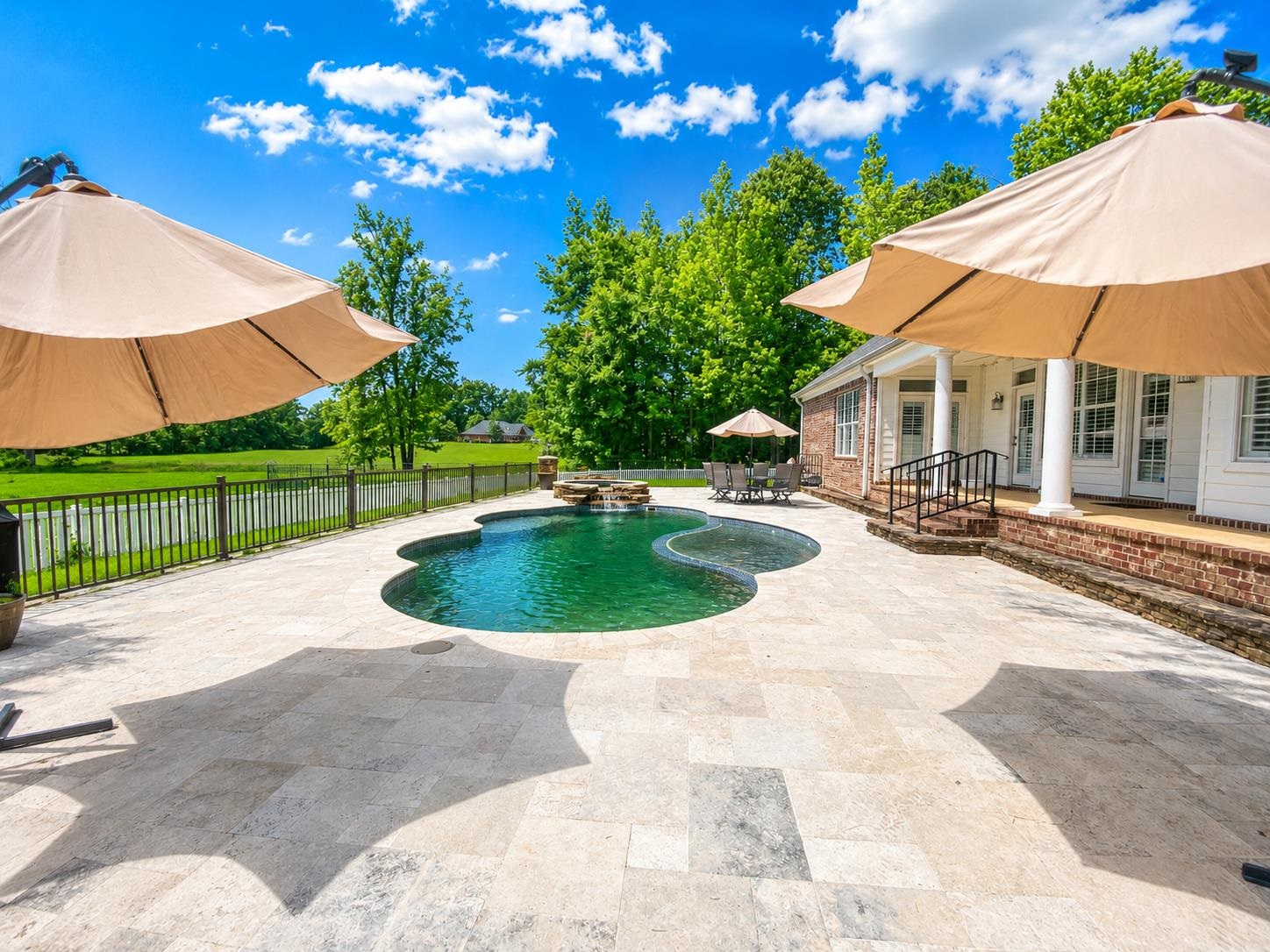 3285 SHADOWOOD LN
