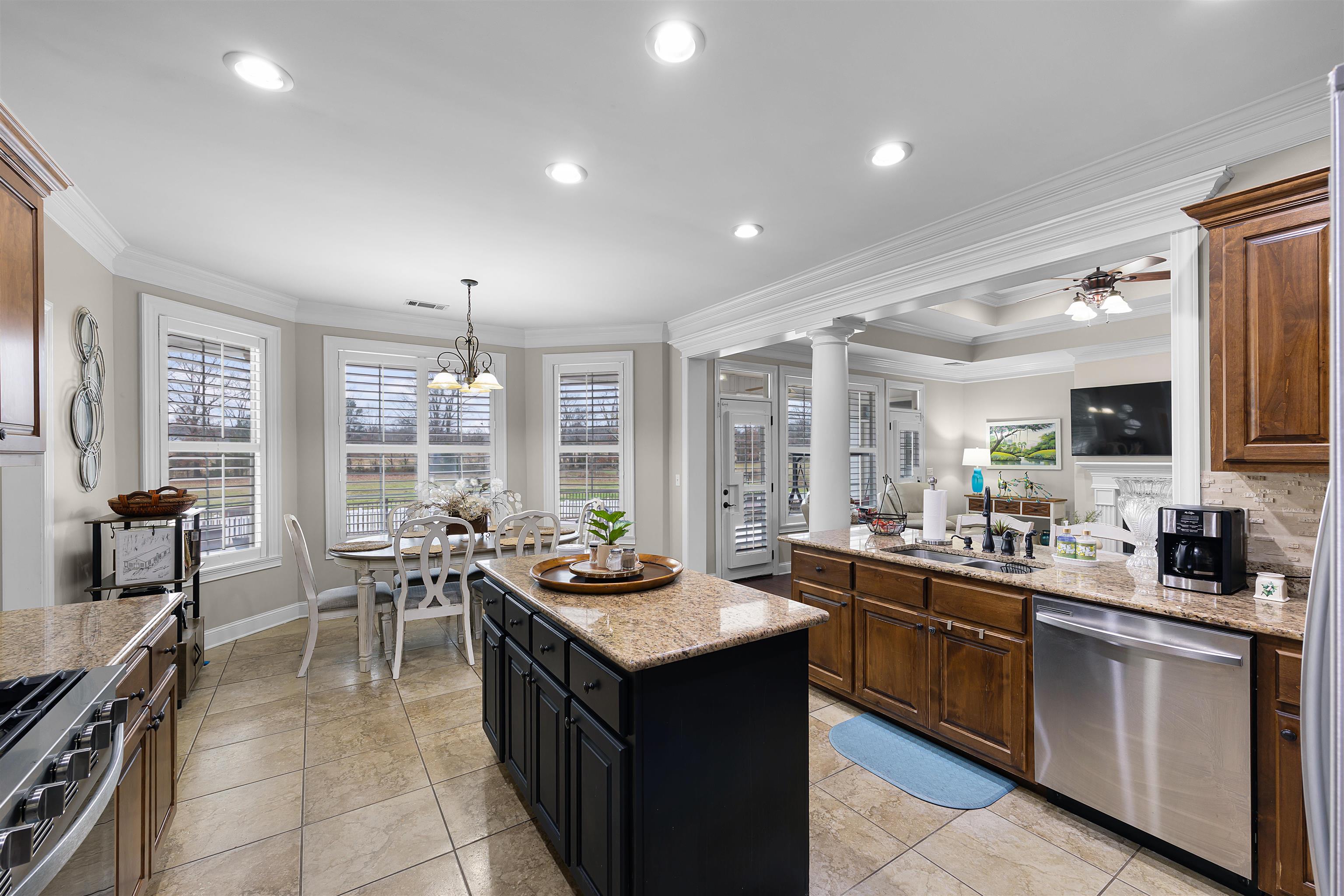 3285 SHADOWOOD LN