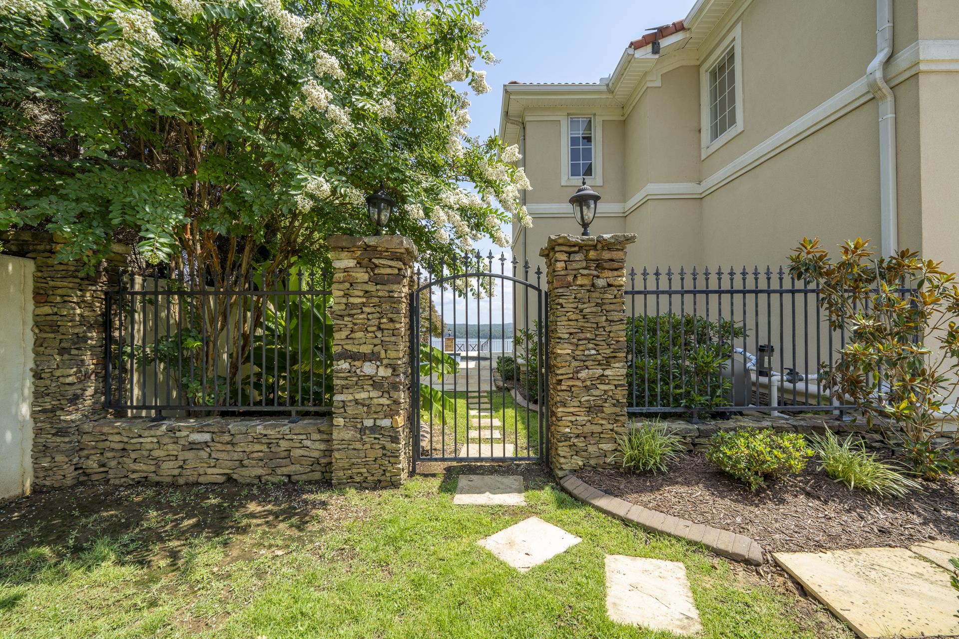 175 WESTSHORE RDG