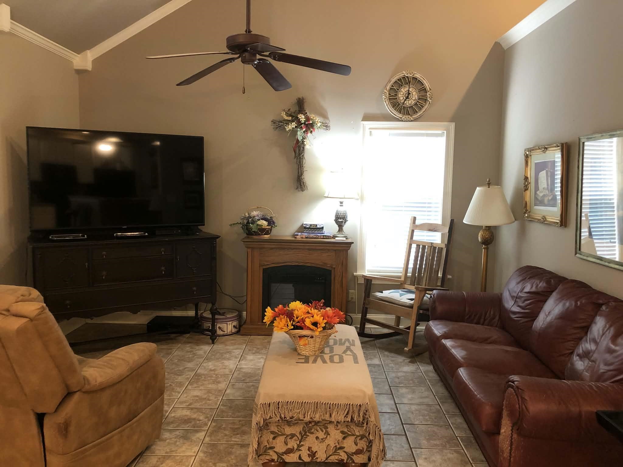 17 CONNIE CT