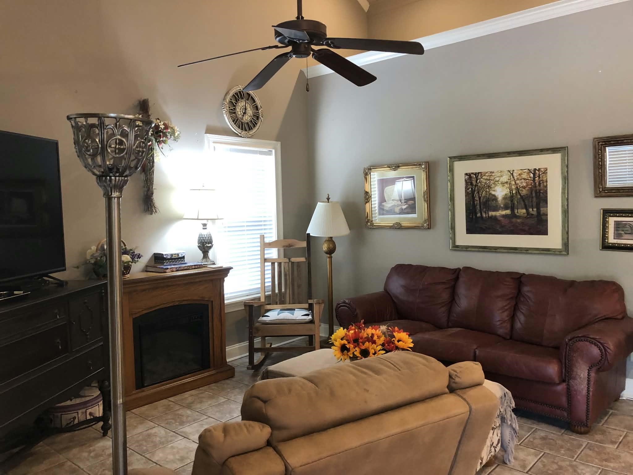 17 CONNIE CT