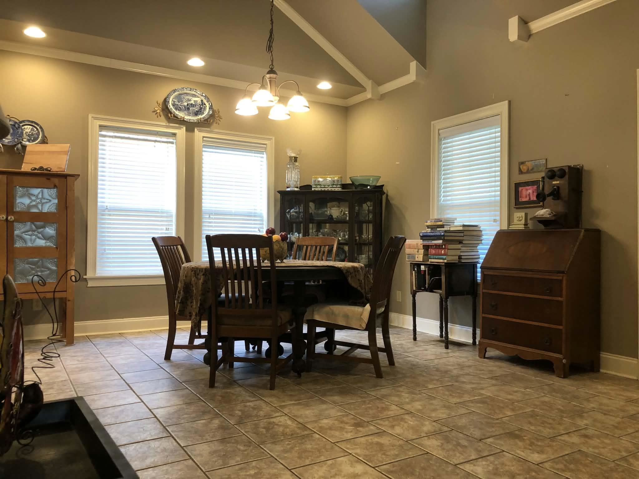 17 CONNIE CT