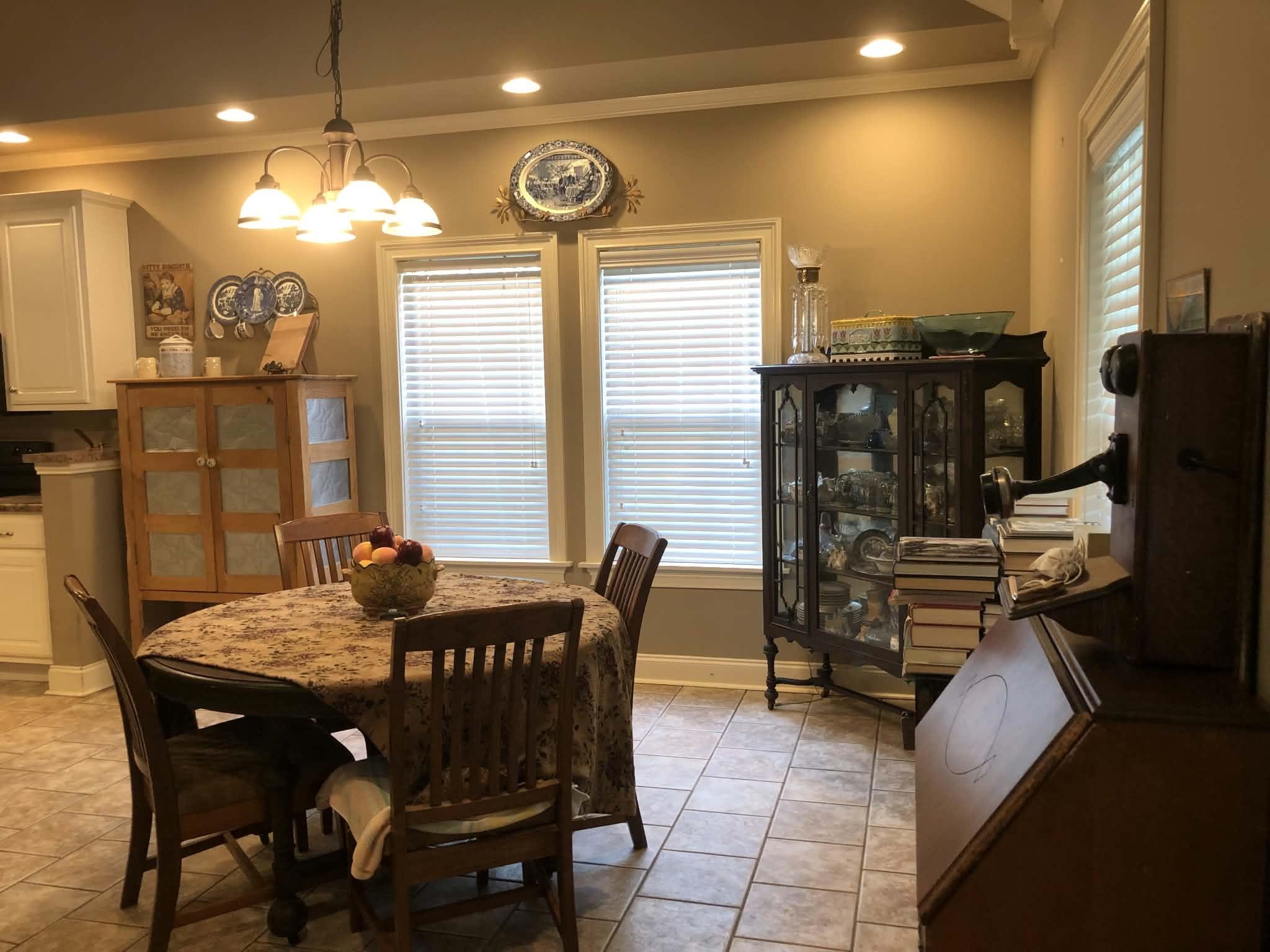 17 CONNIE CT