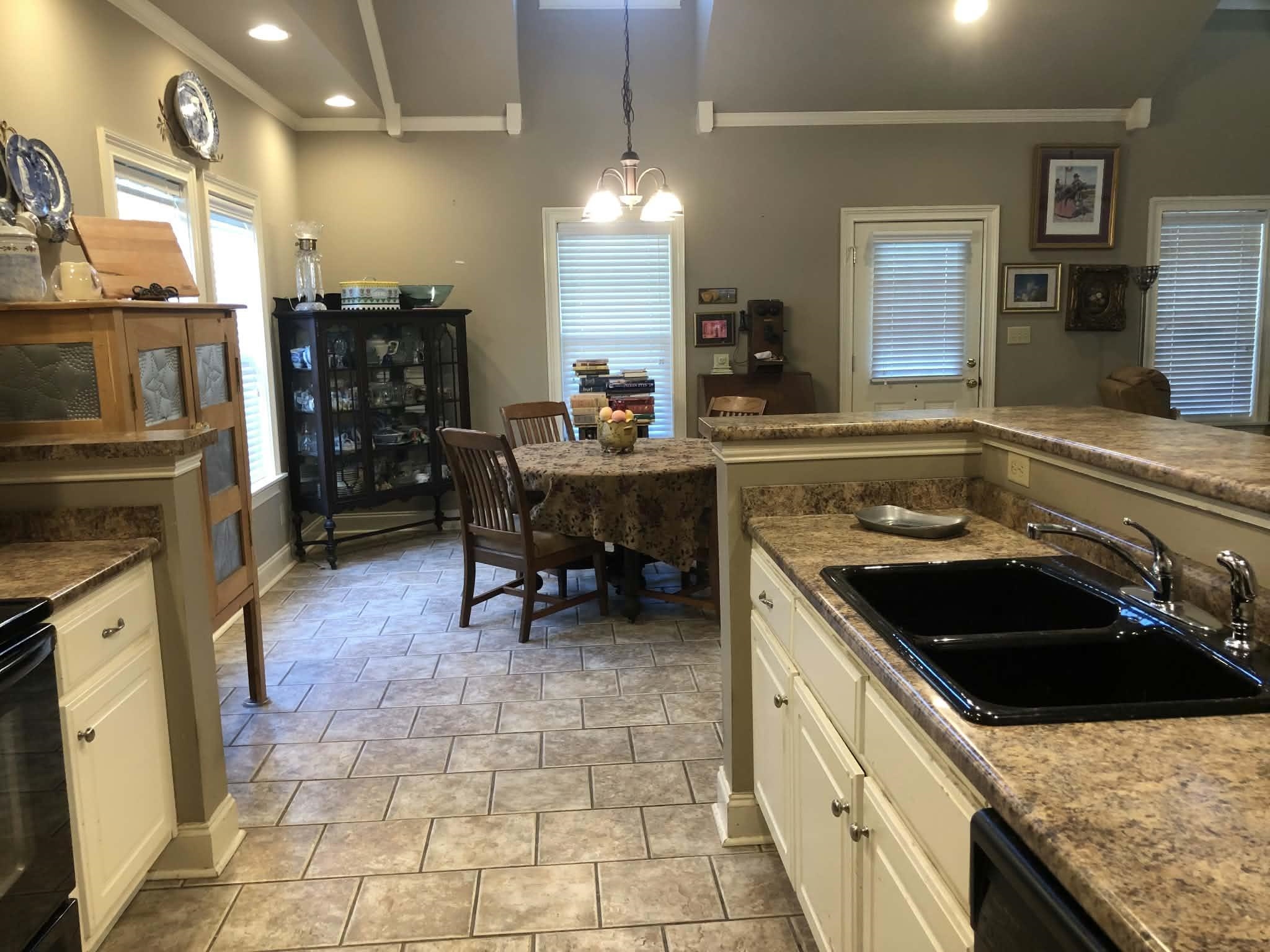 17 CONNIE CT