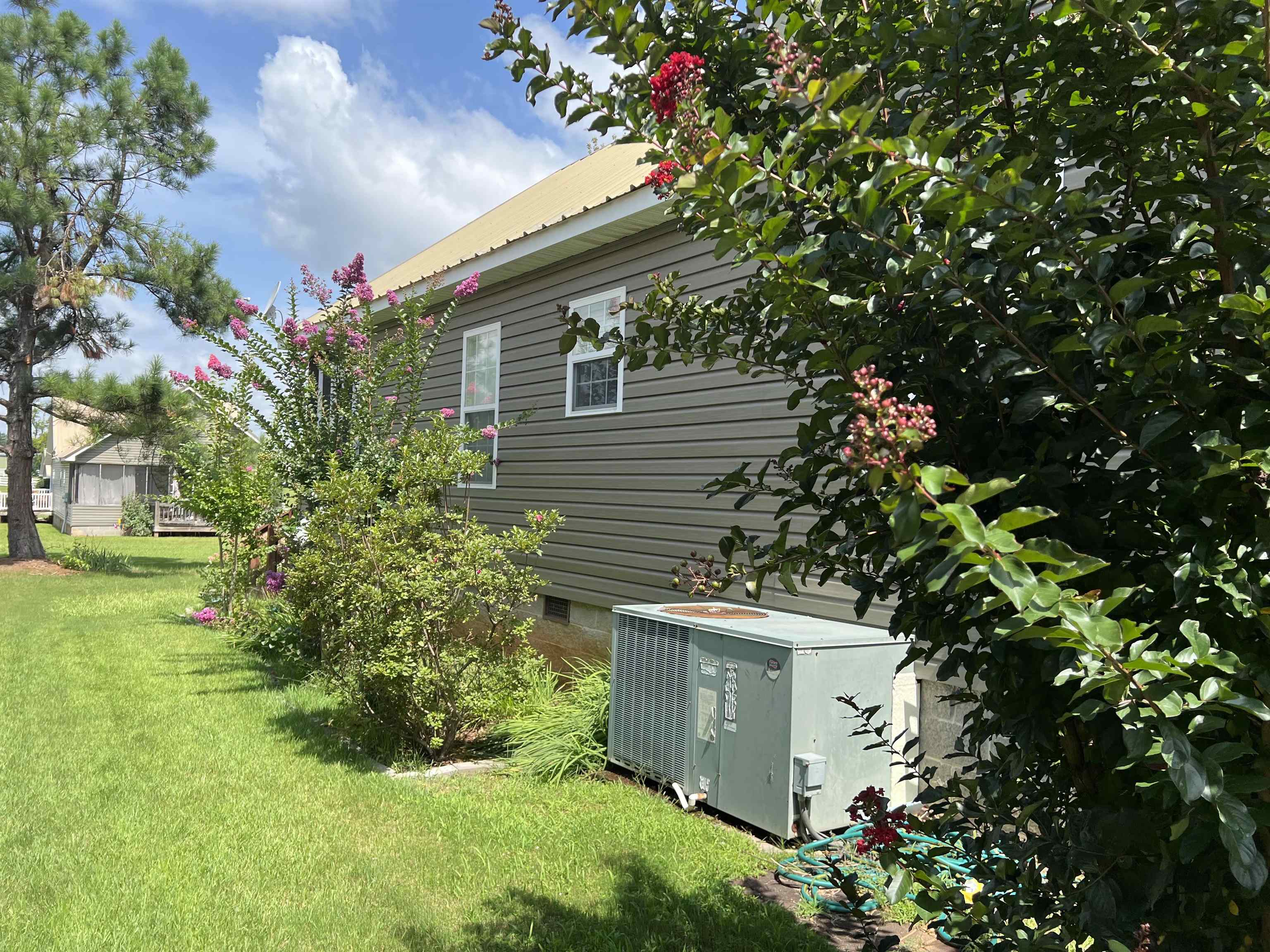 17 CONNIE CT