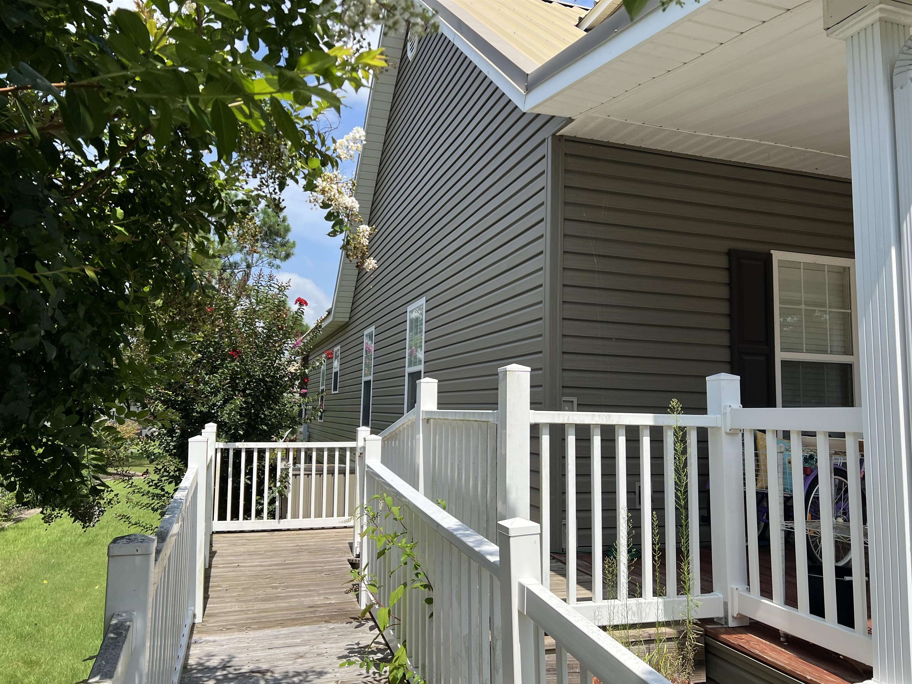 17 CONNIE CT