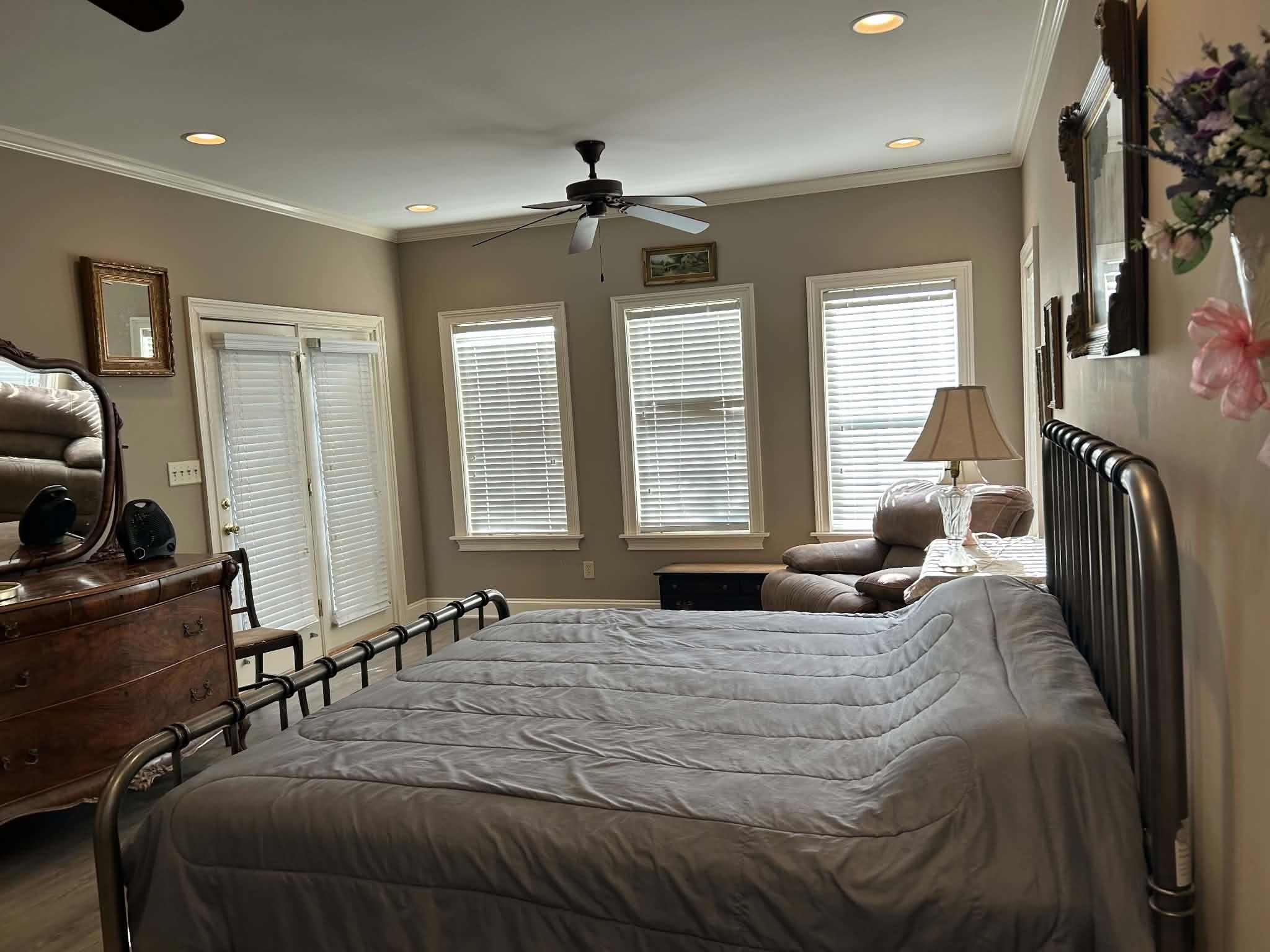 17 CONNIE CT