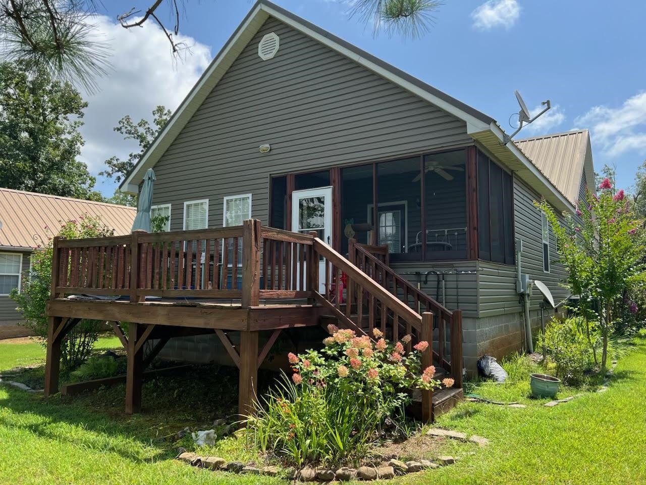 17 CONNIE CT