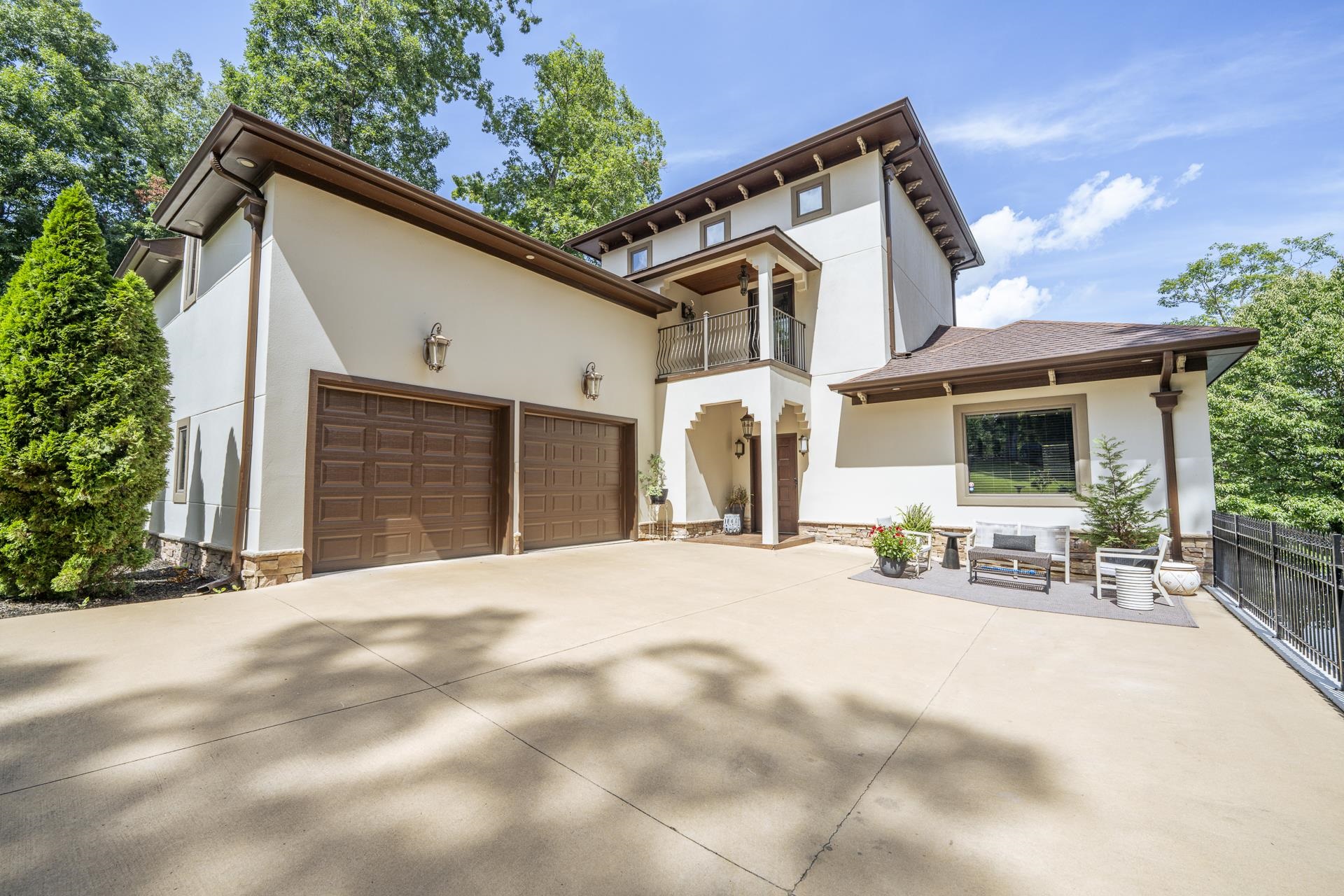 6 GLENVIEW DR