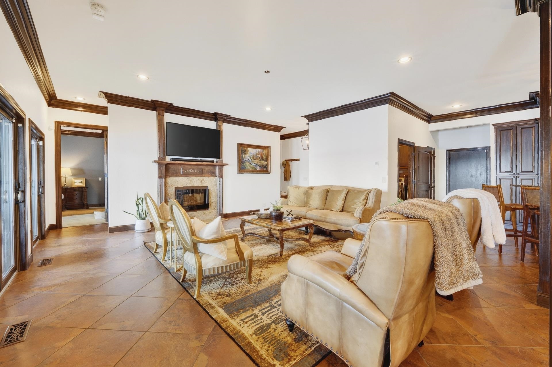 6 GLENVIEW DR