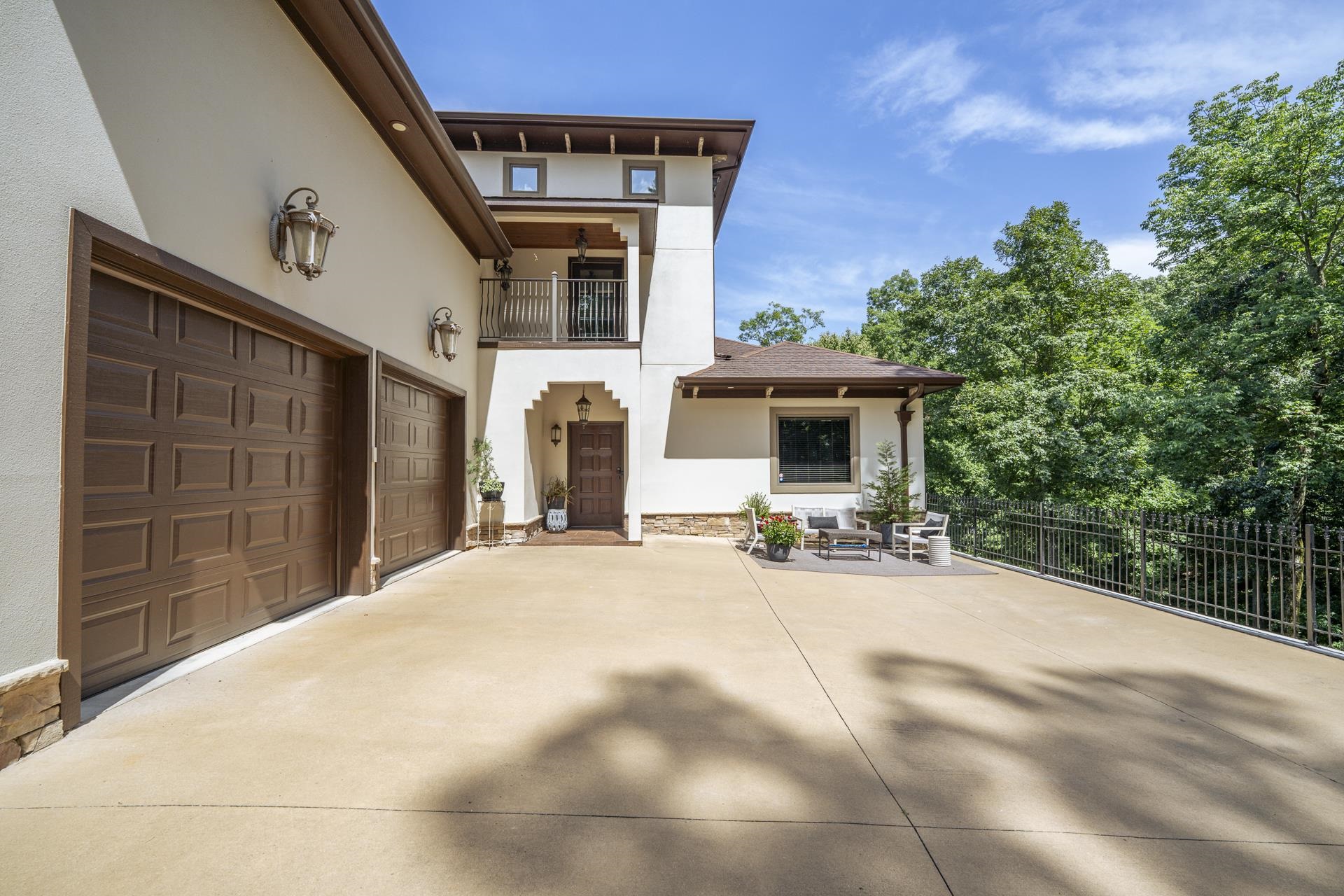 6 GLENVIEW DR