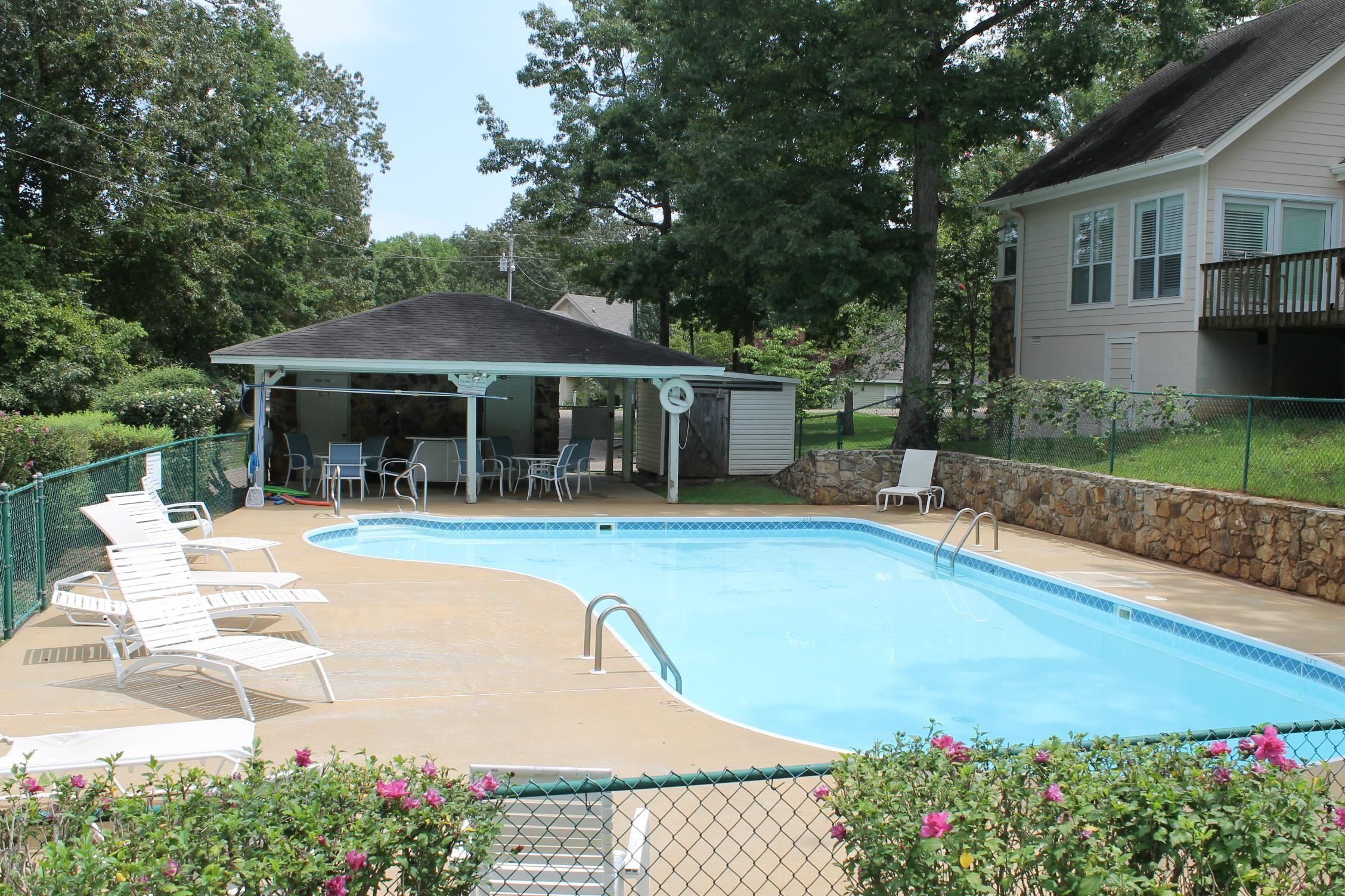 404 DUNHILL CT