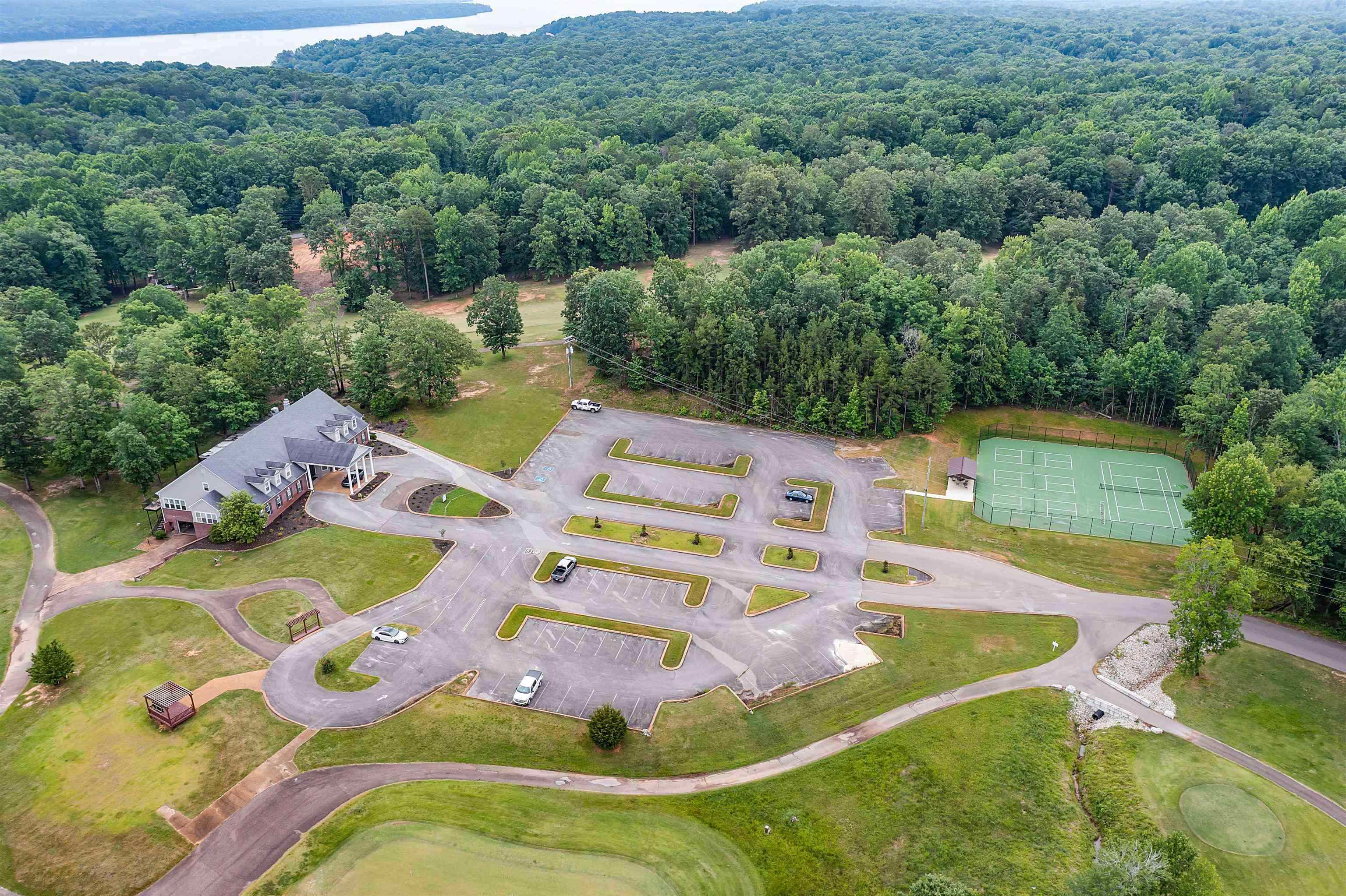 404 DUNHILL CT