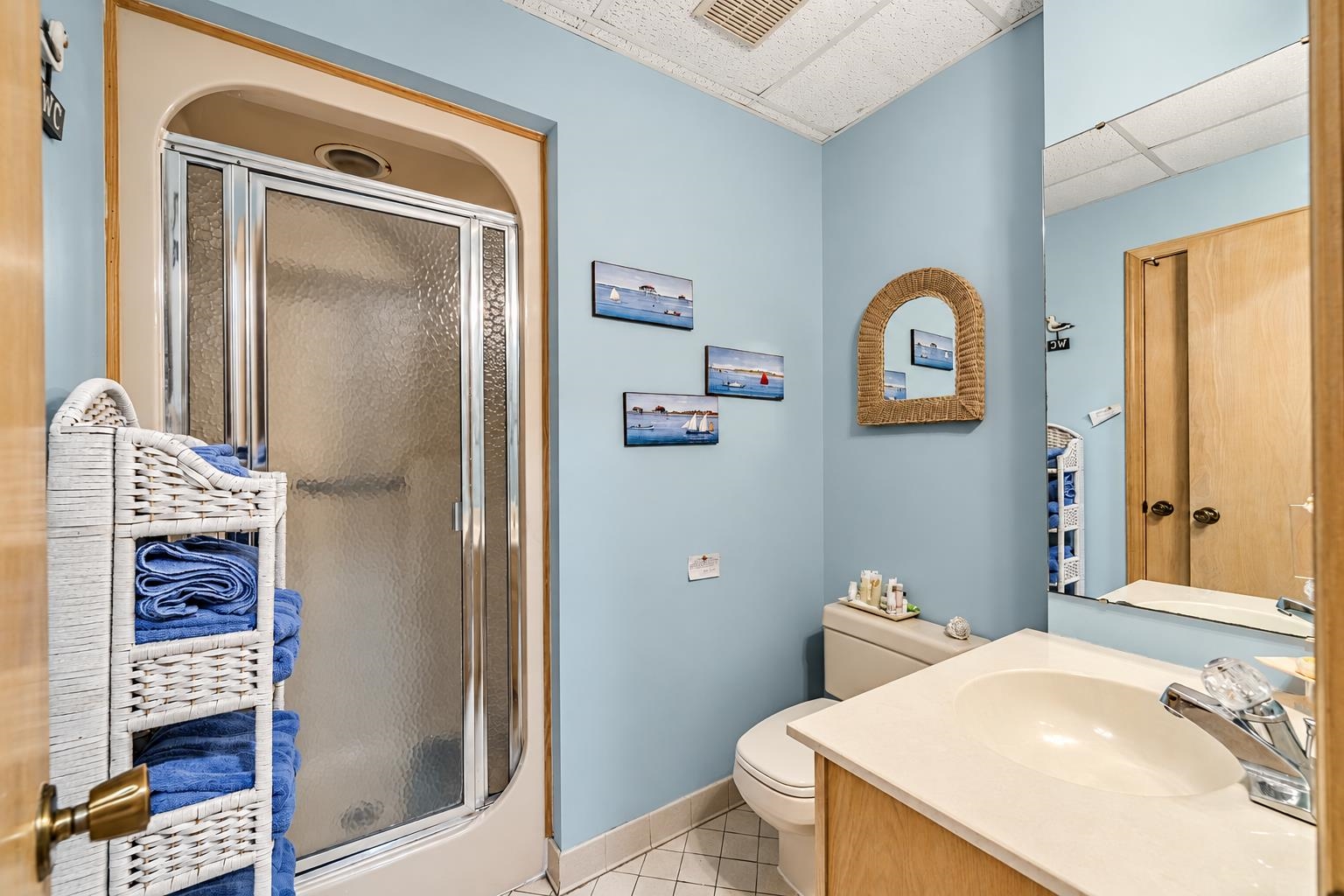 255 HOLLOW LN
