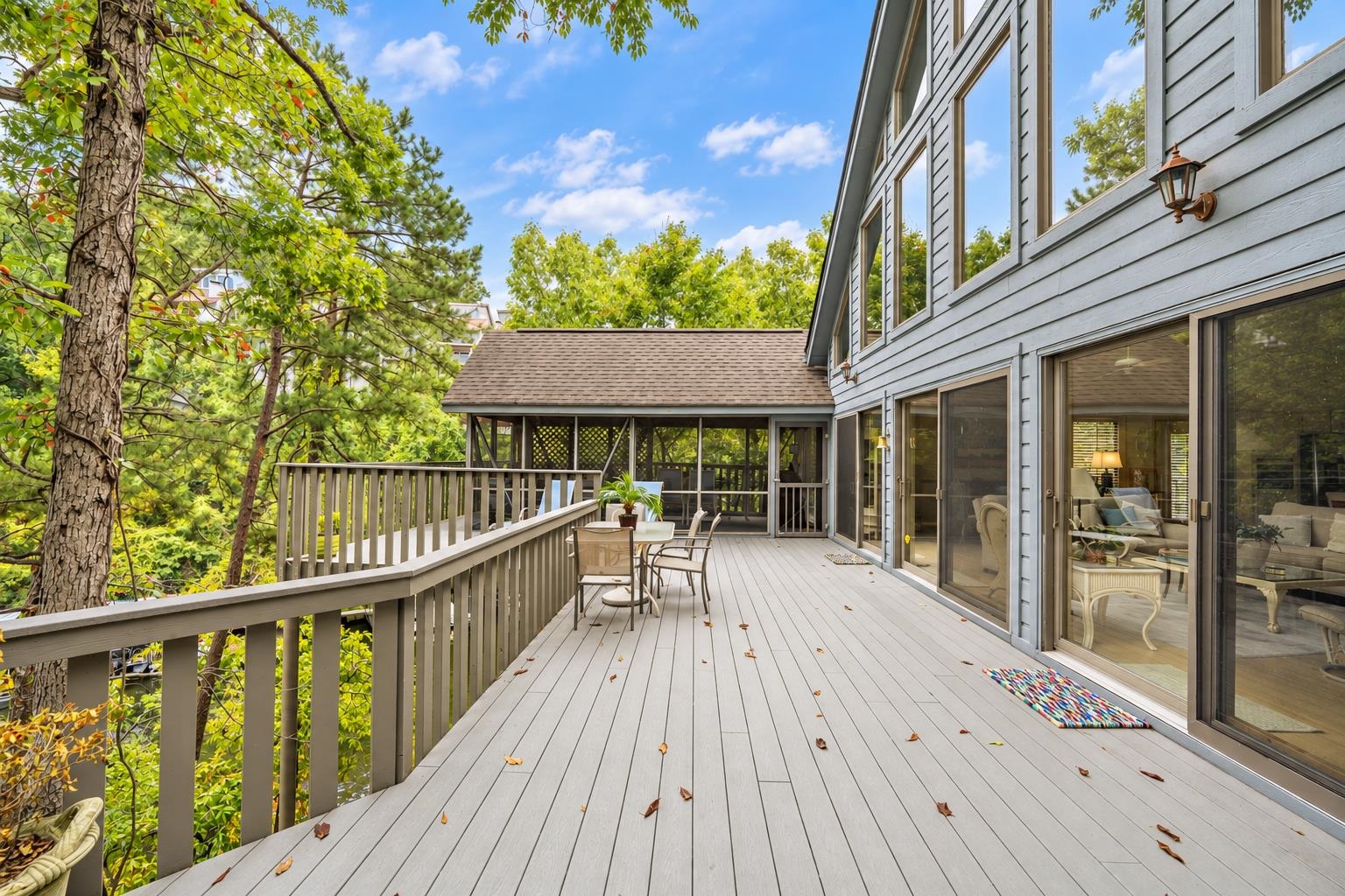 255 HOLLOW LN
