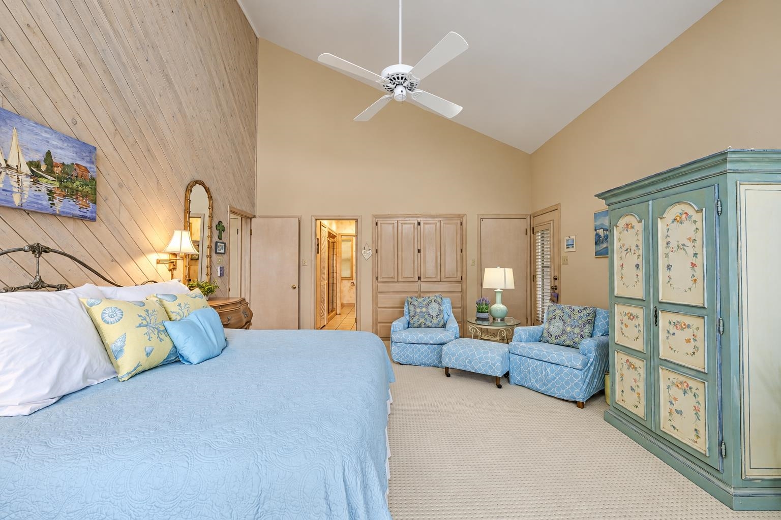 255 HOLLOW LN