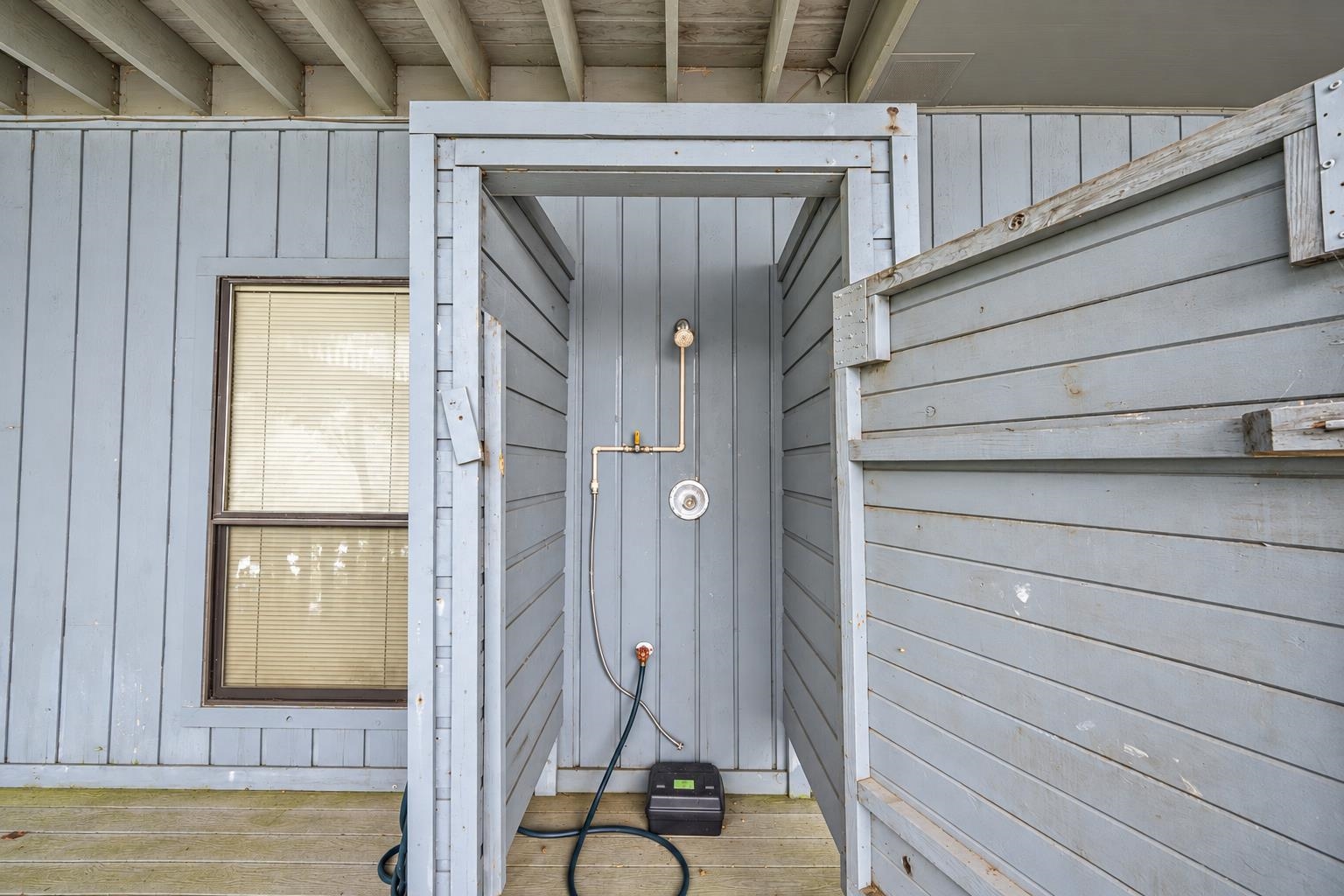 255 HOLLOW LN