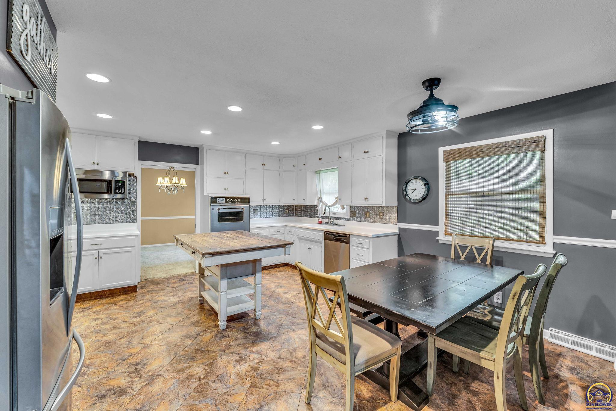 2217 SW Knollwood DR
