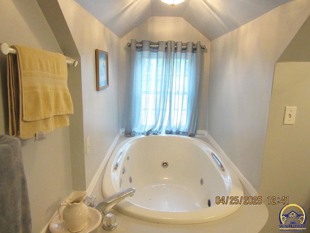 2426 SW Beverly CT