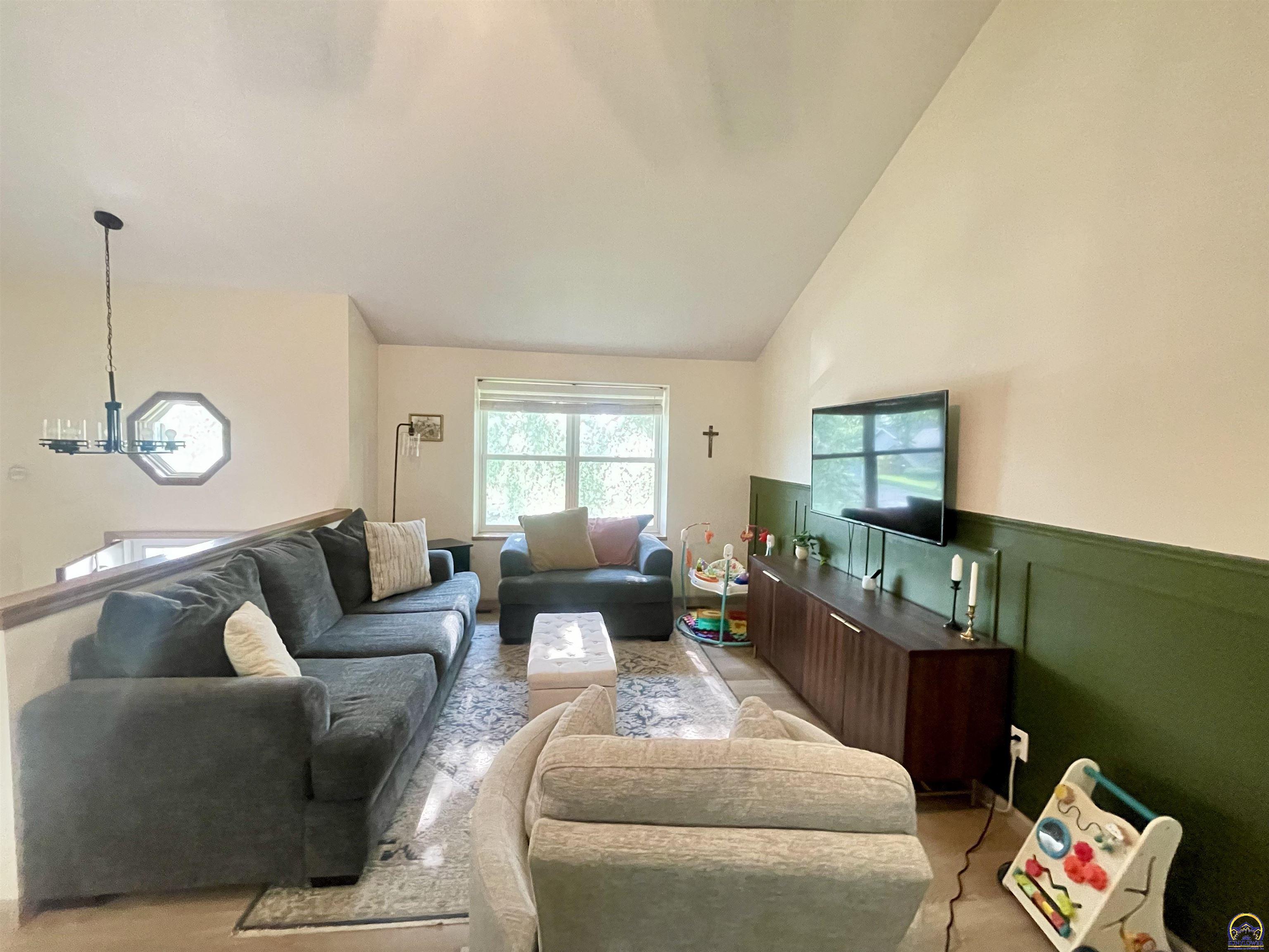 2515 SW Maxfield RD