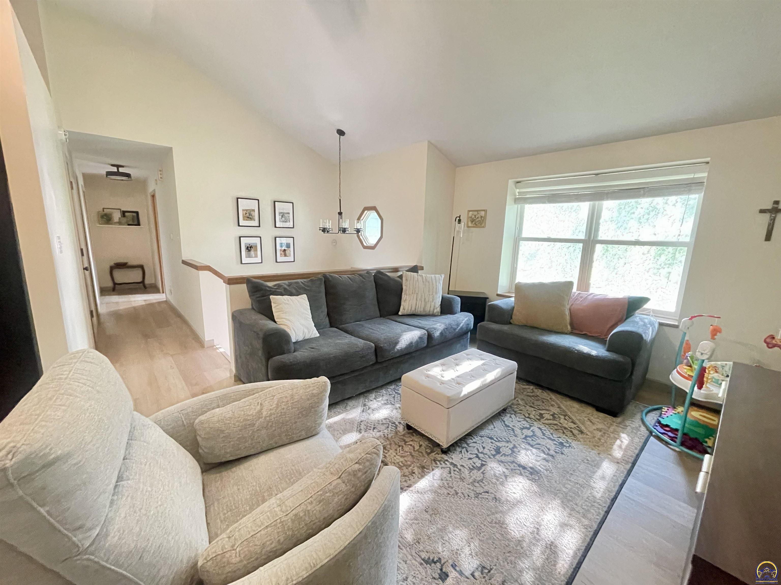 2515 SW Maxfield RD