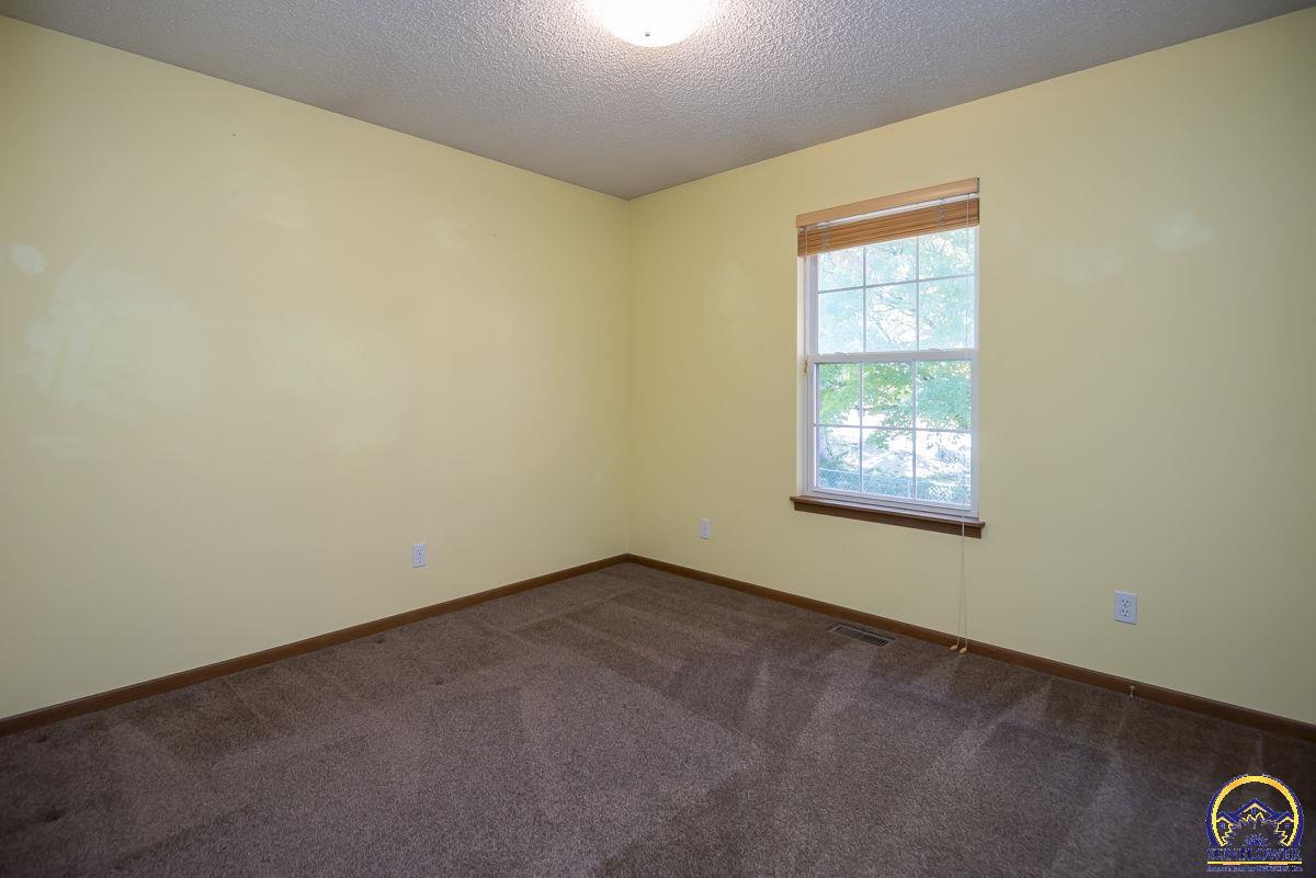 302 Sunset LN