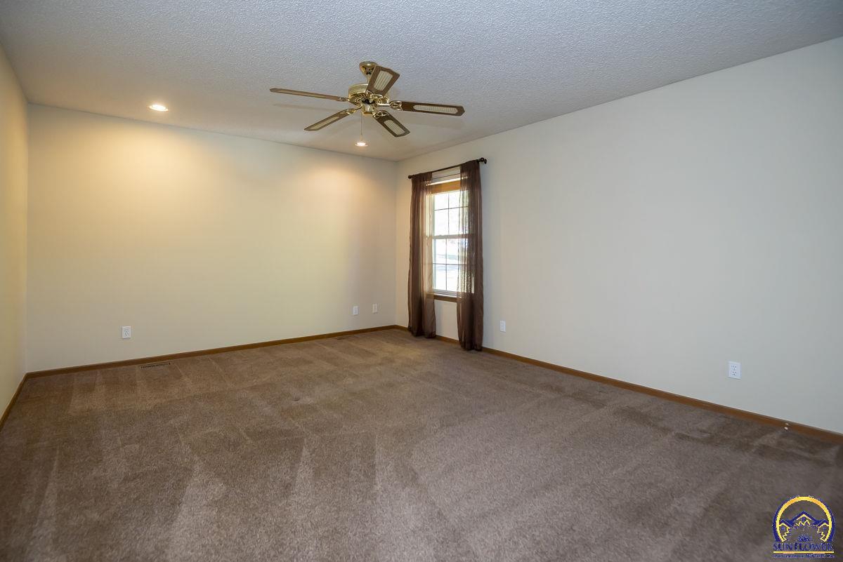 302 Sunset LN