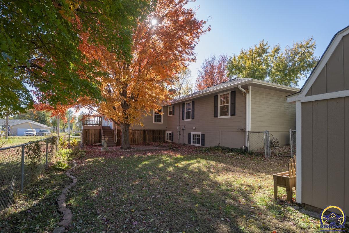 302 Sunset LN