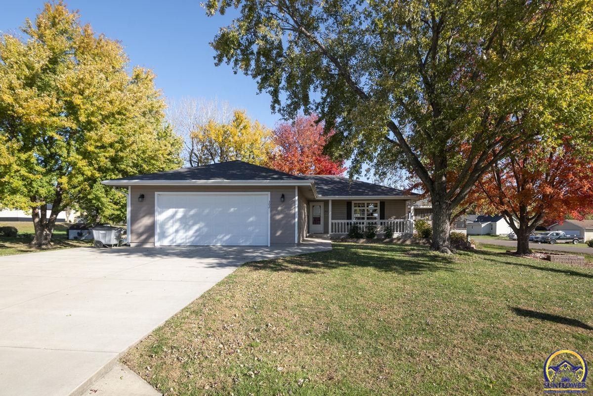 302 Sunset LN