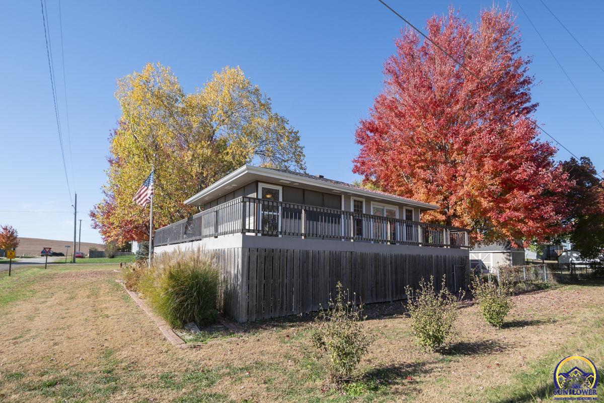 302 Sunset LN