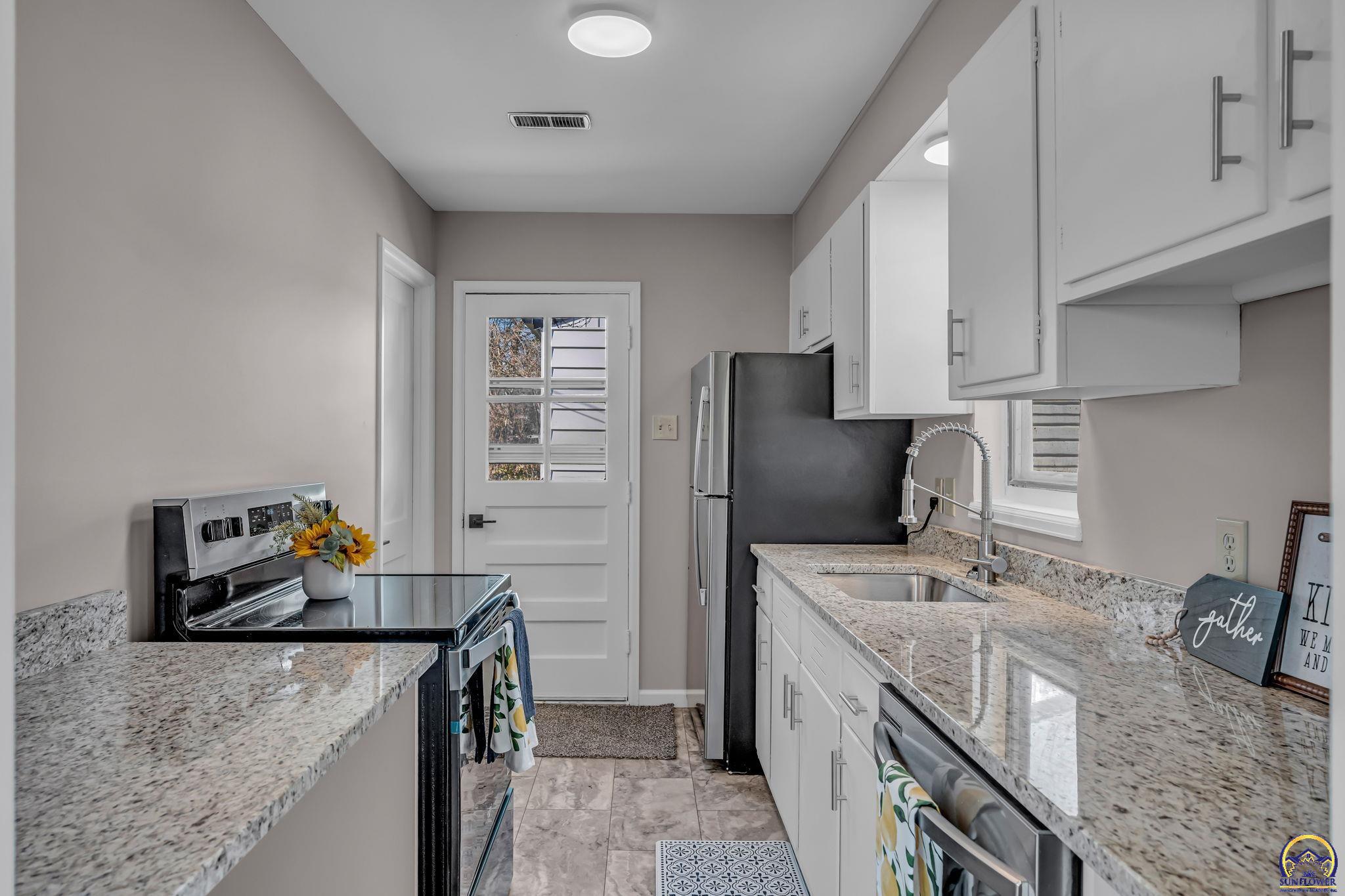 2205 SW Winterwood LN