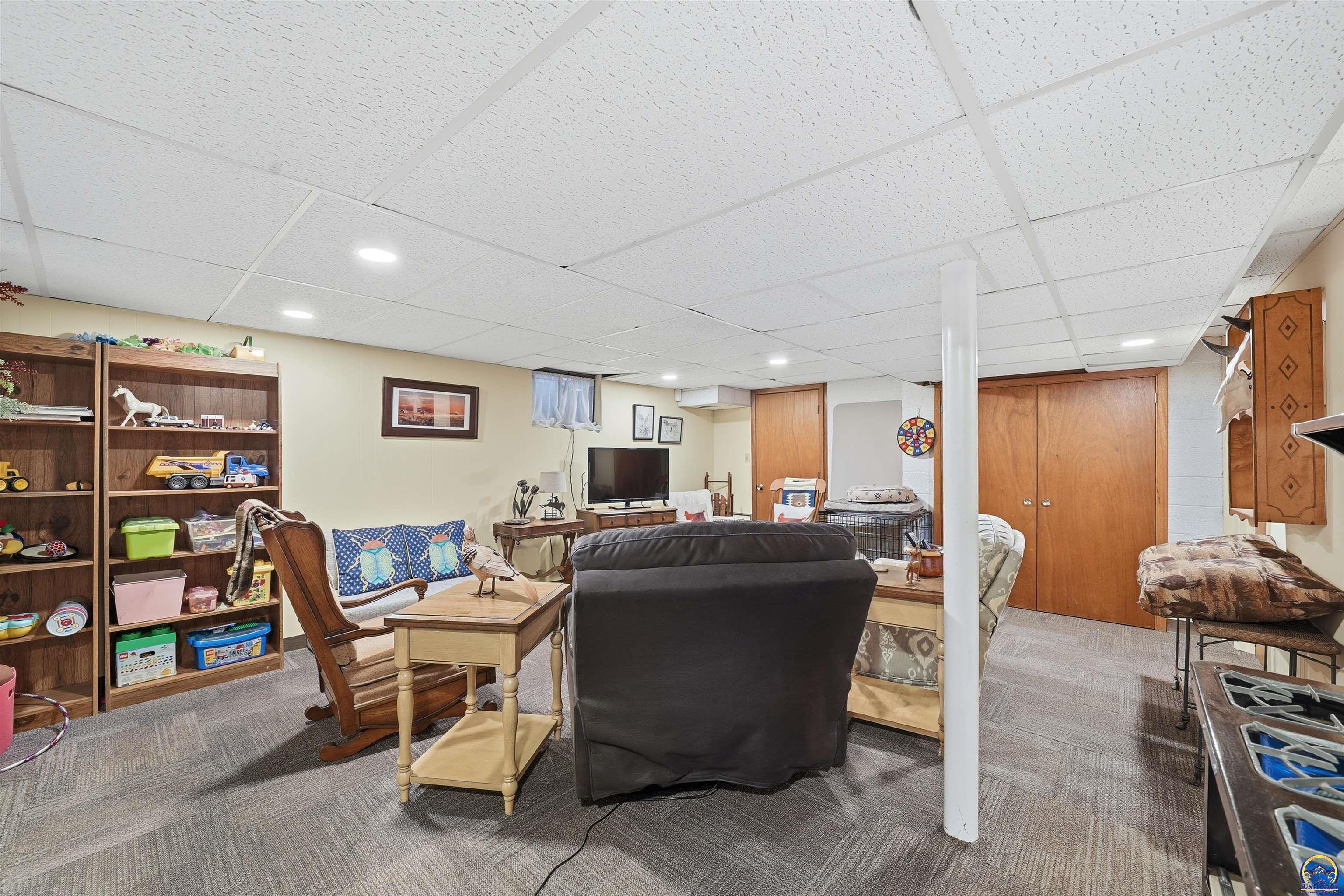 307 SW Woodbury LN