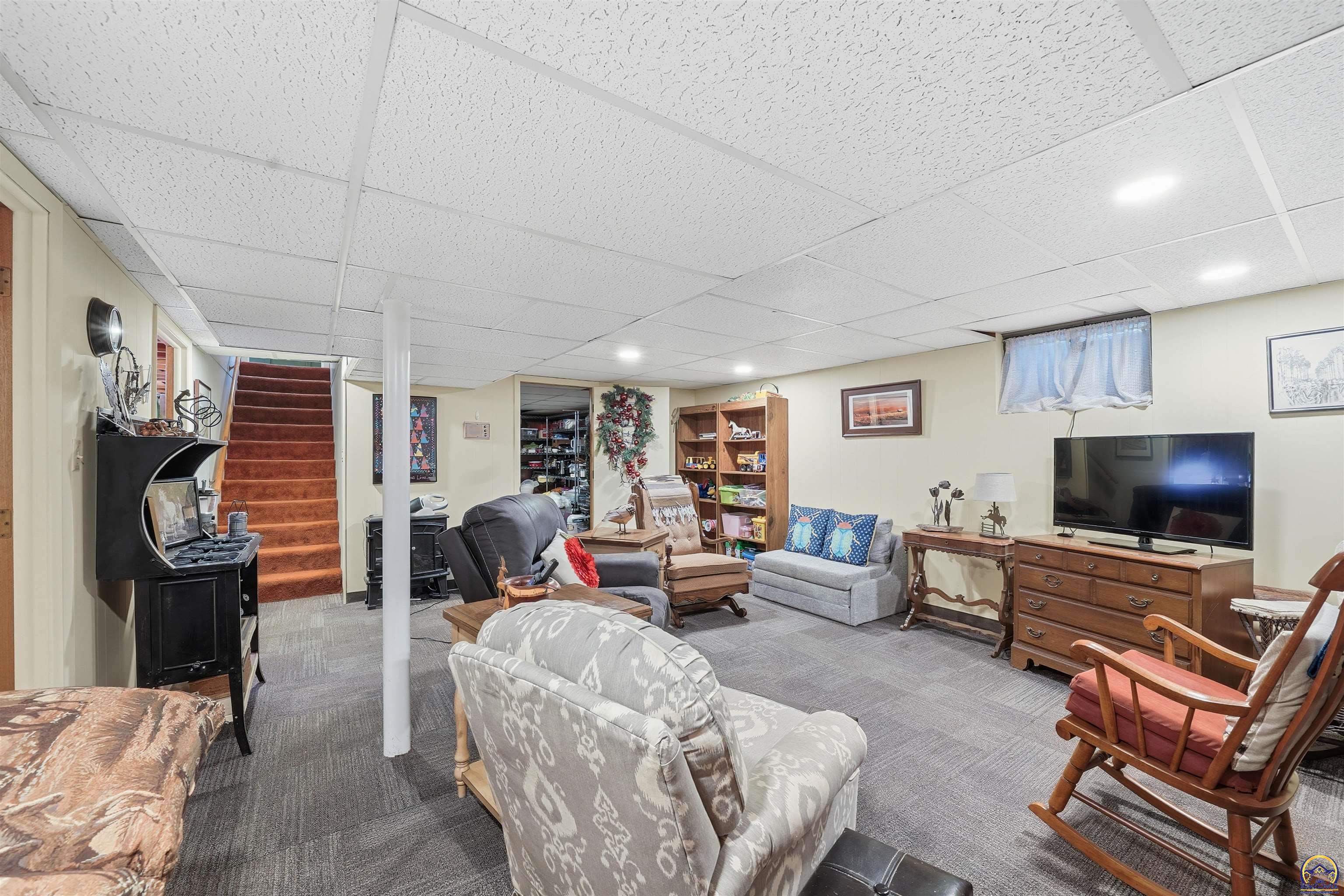307 SW Woodbury LN