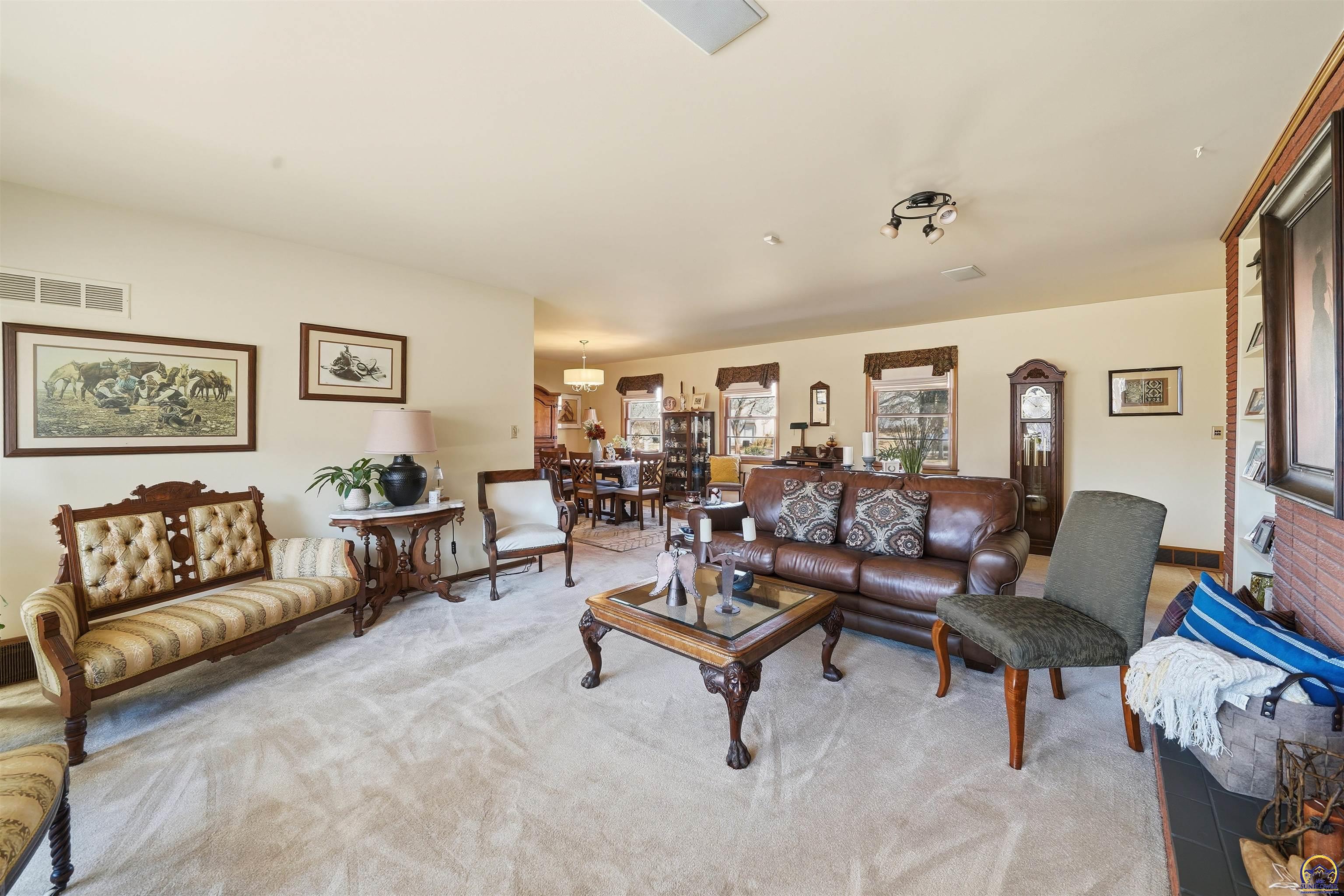 307 SW Woodbury LN