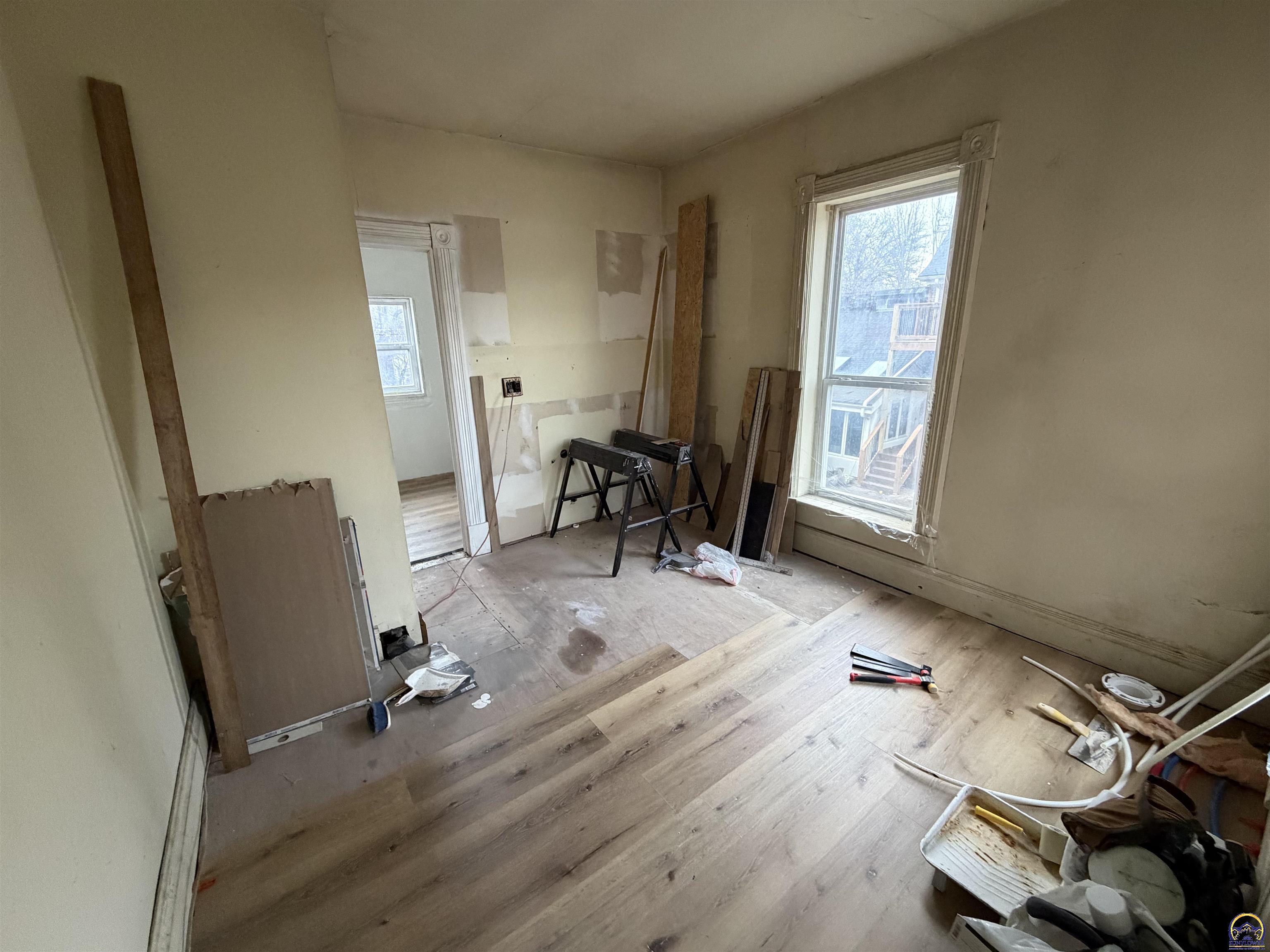 335 SW Western AVE