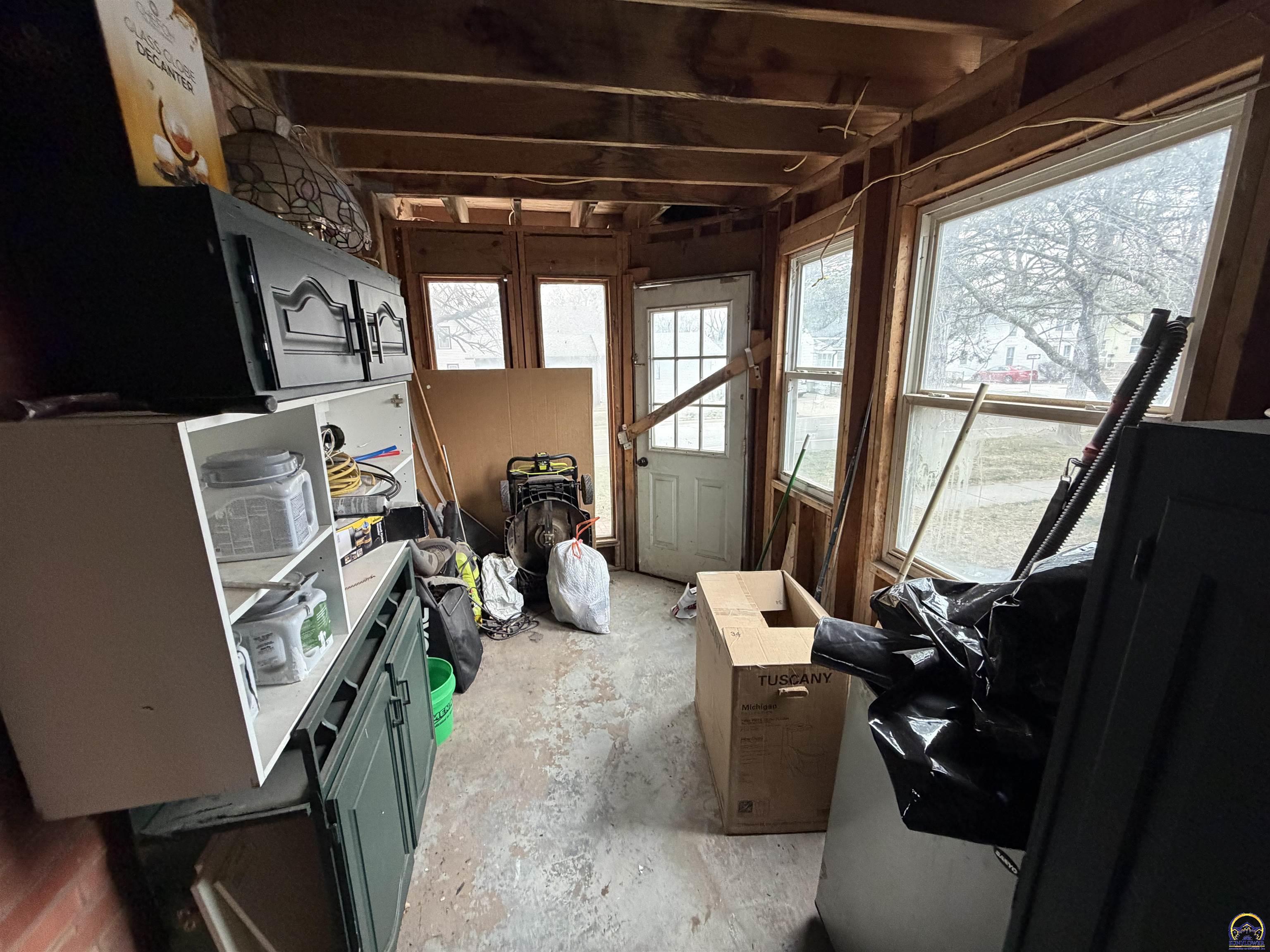335 SW Western AVE