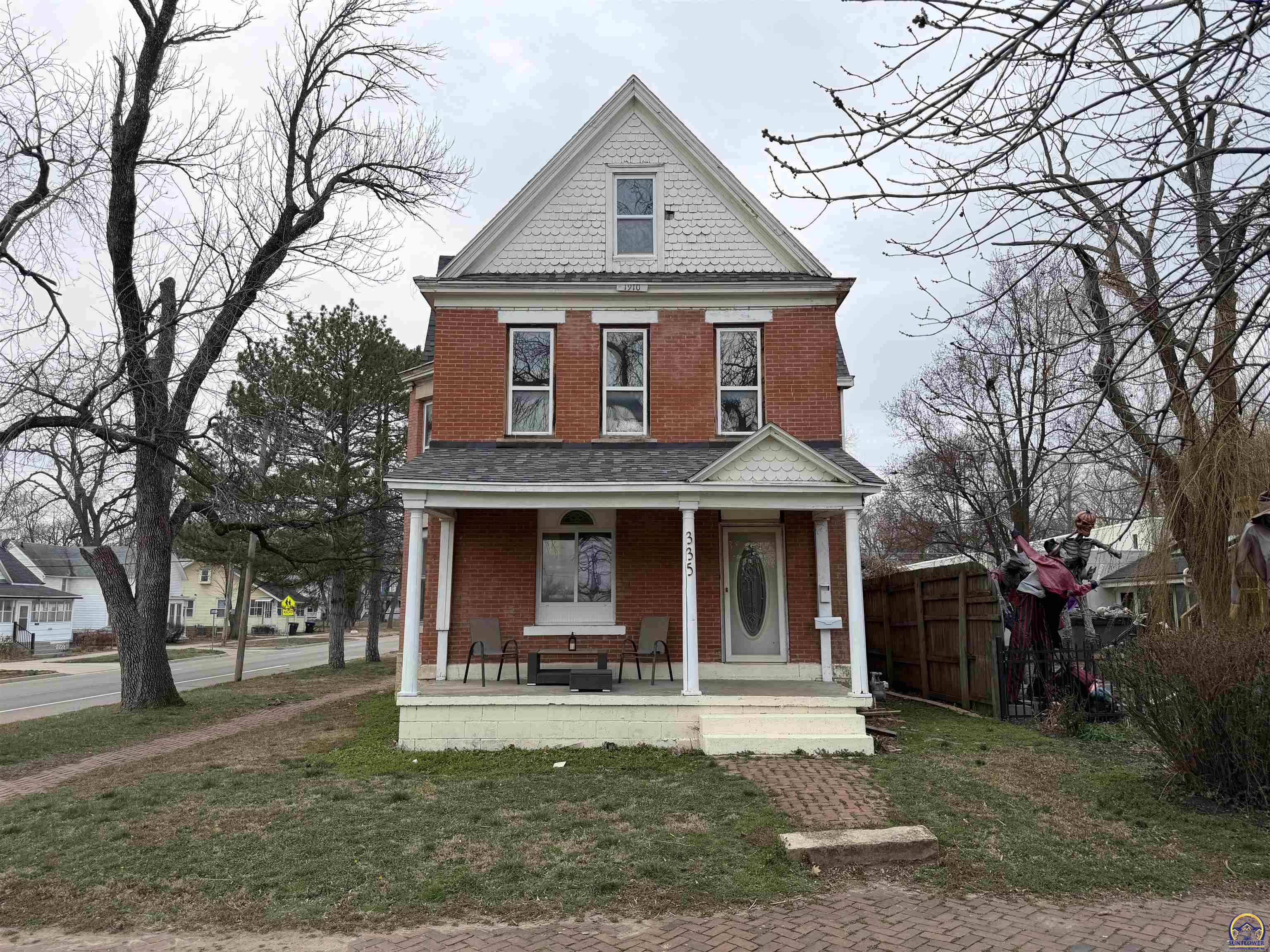 335 SW Western AVE