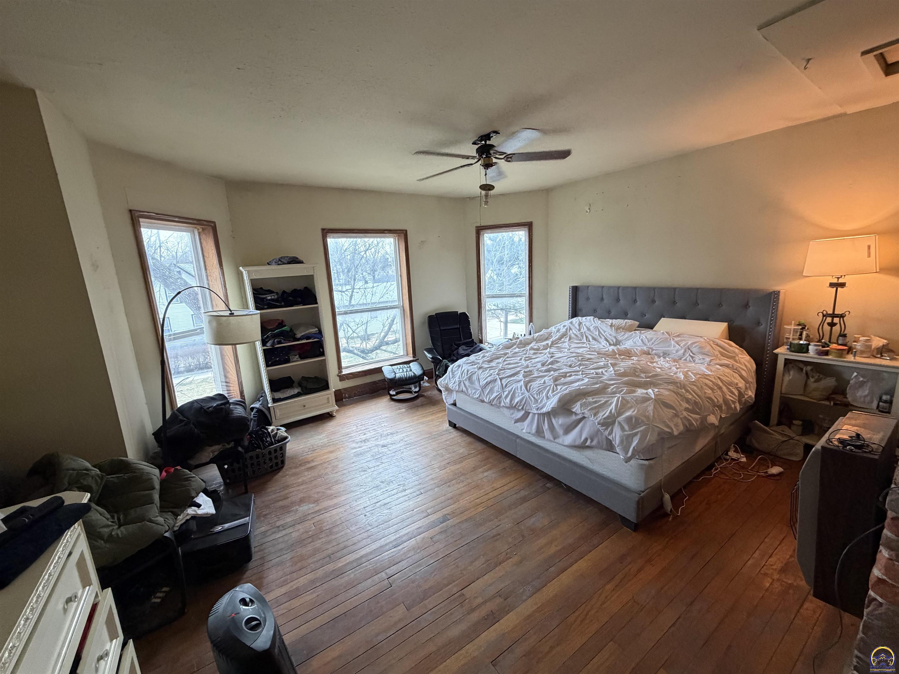 335 SW Western AVE